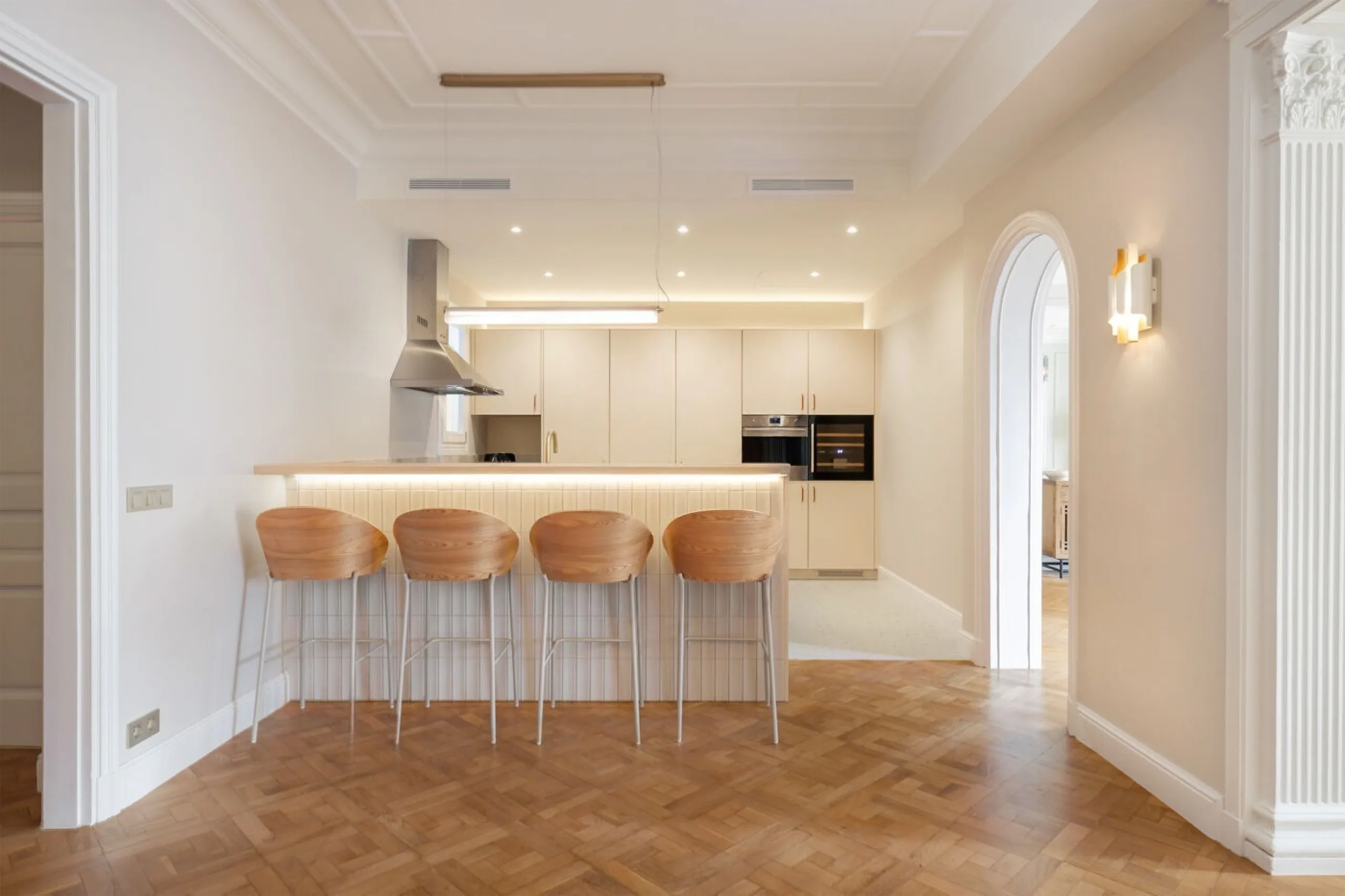 Modernist Gem in Sant Gervasi: Refurbished Apartment with Views and Three Suites, Barcelona