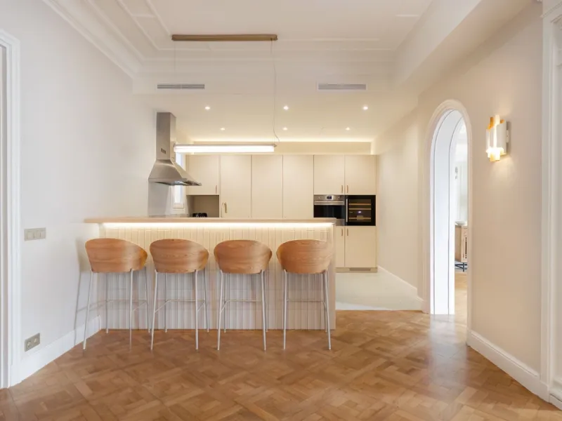 Modernist Gem in Sant Gervasi: Refurbished Apartment with Views and Three Suites, Barcelona