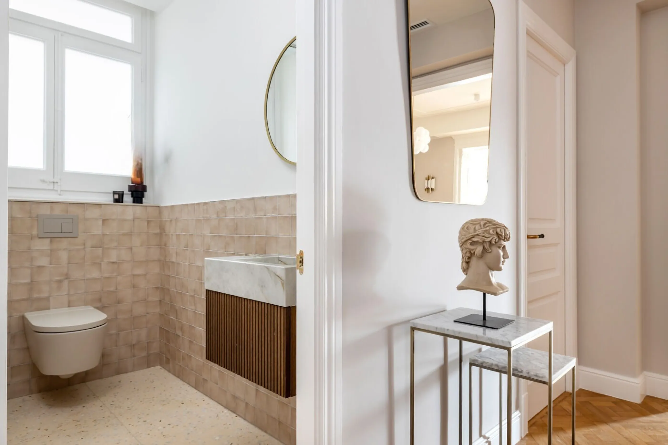 Modernist Gem in Sant Gervasi: Refurbished Apartment with Views and Three Suites, Barcelona