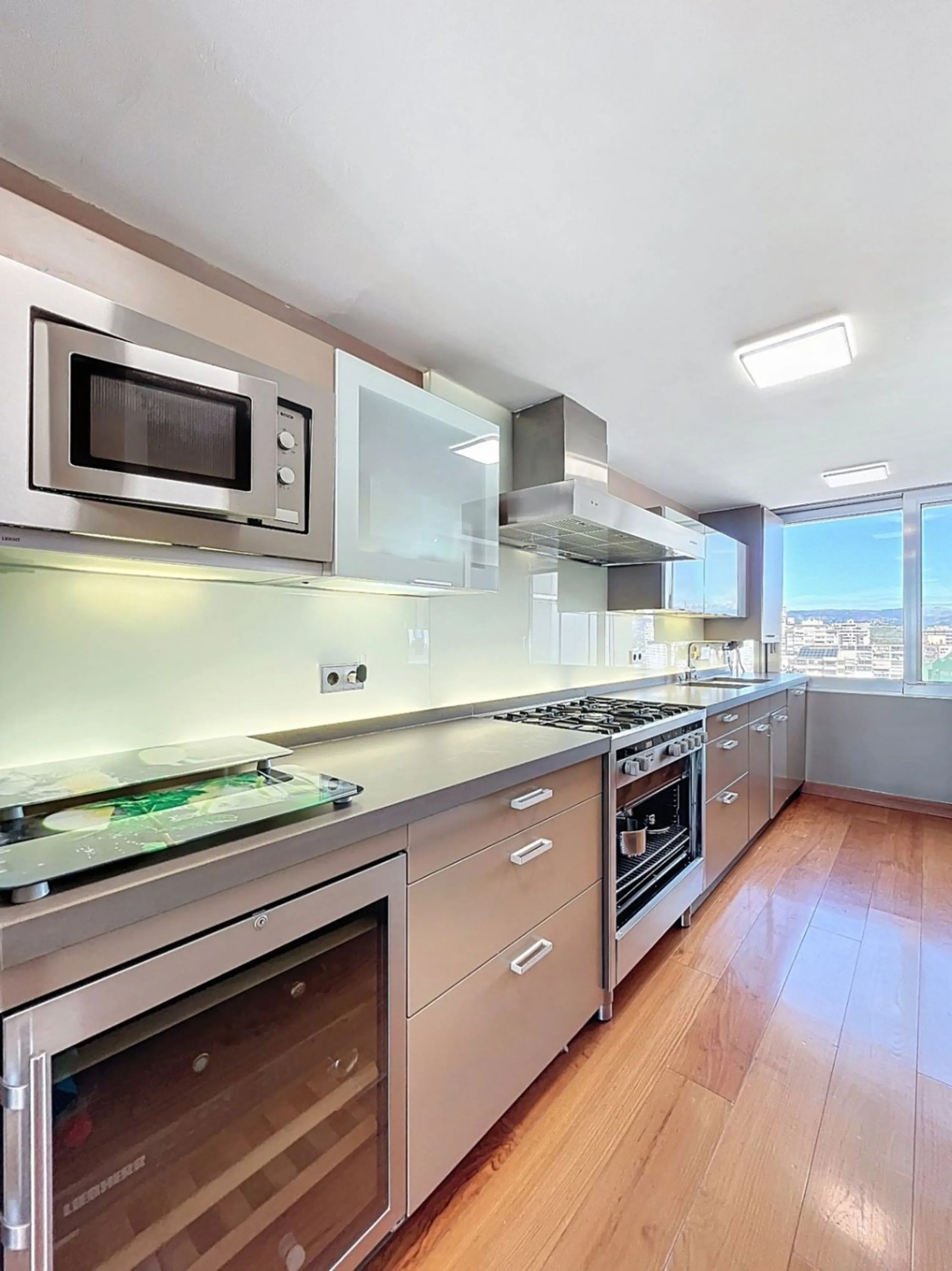Renovated Apartment with Terrace and Sea Views in Playa de Levante, Benidorm