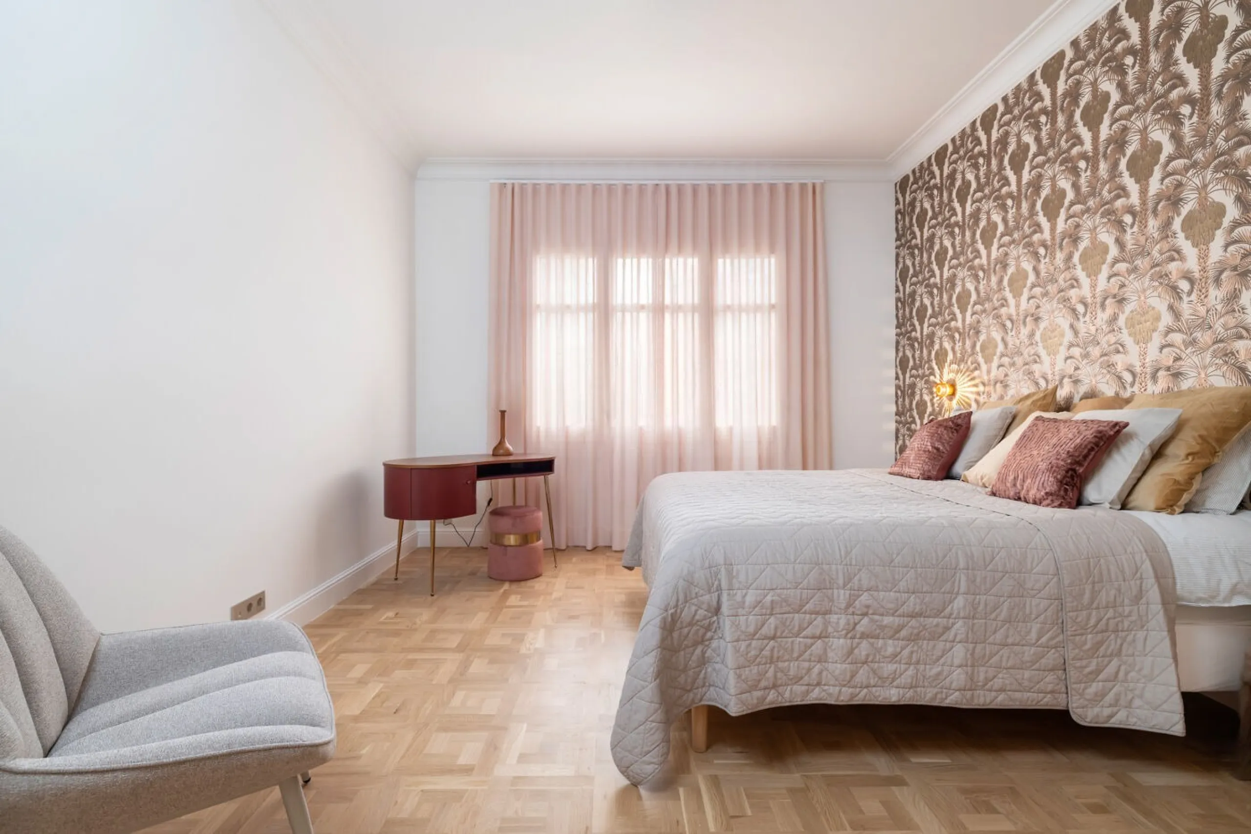 Modernist Gem in Sant Gervasi: Refurbished Apartment with Views and Three Suites, Barcelona