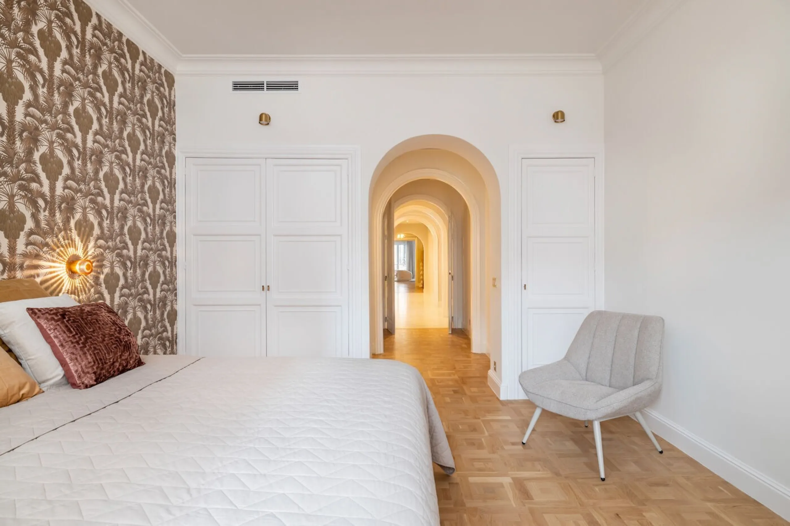 Modernist Gem in Sant Gervasi: Refurbished Apartment with Views and Three Suites, Barcelona