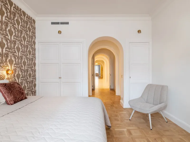 Modernist Gem in Sant Gervasi: Refurbished Apartment with Views and Three Suites, Barcelona