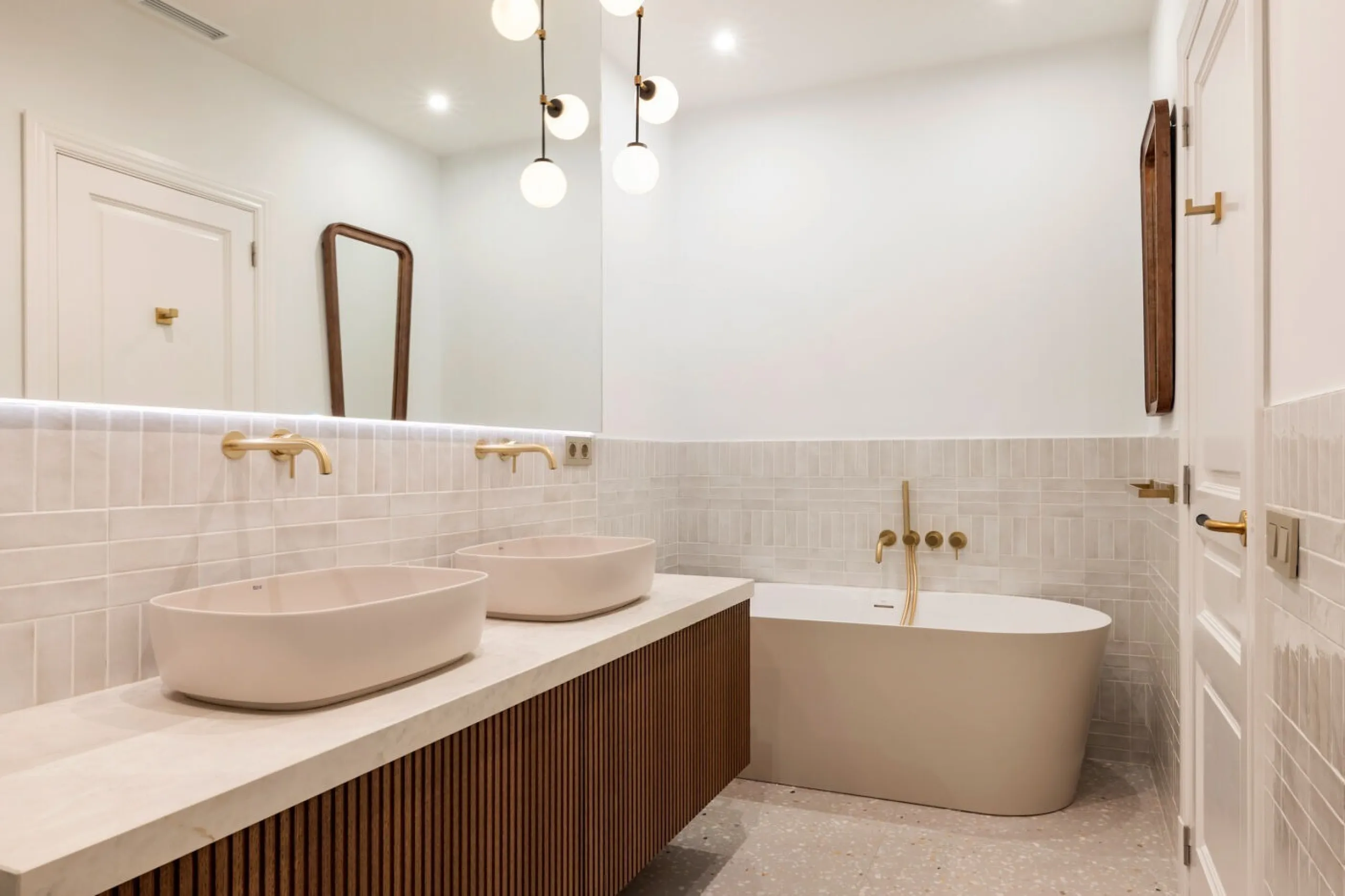 Modernist Gem in Sant Gervasi: Refurbished Apartment with Views and Three Suites, Barcelona