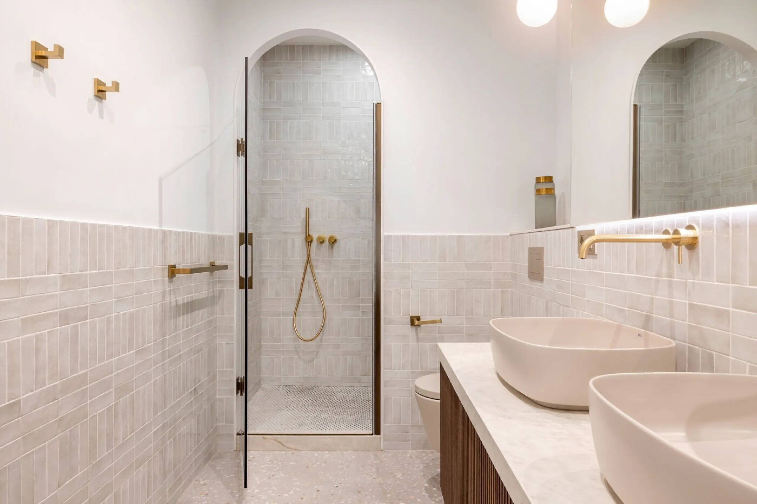 Modernist Gem in Sant Gervasi: Refurbished Apartment with Views and Three Suites, Barcelona