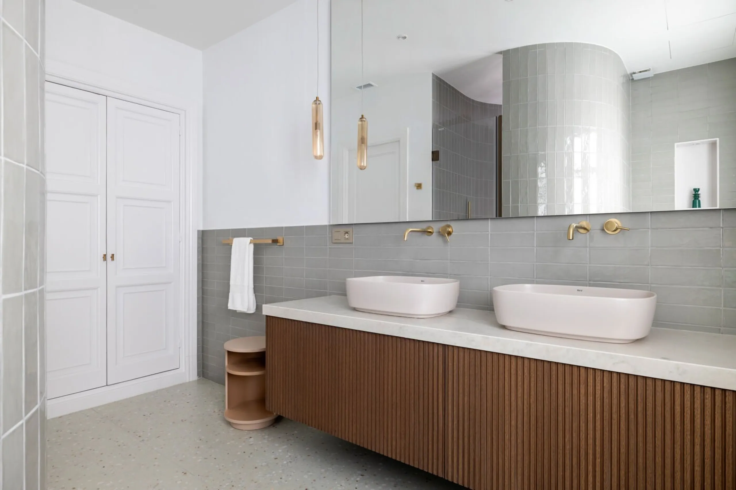 Modernist Gem in Sant Gervasi: Refurbished Apartment with Views and Three Suites, Barcelona
