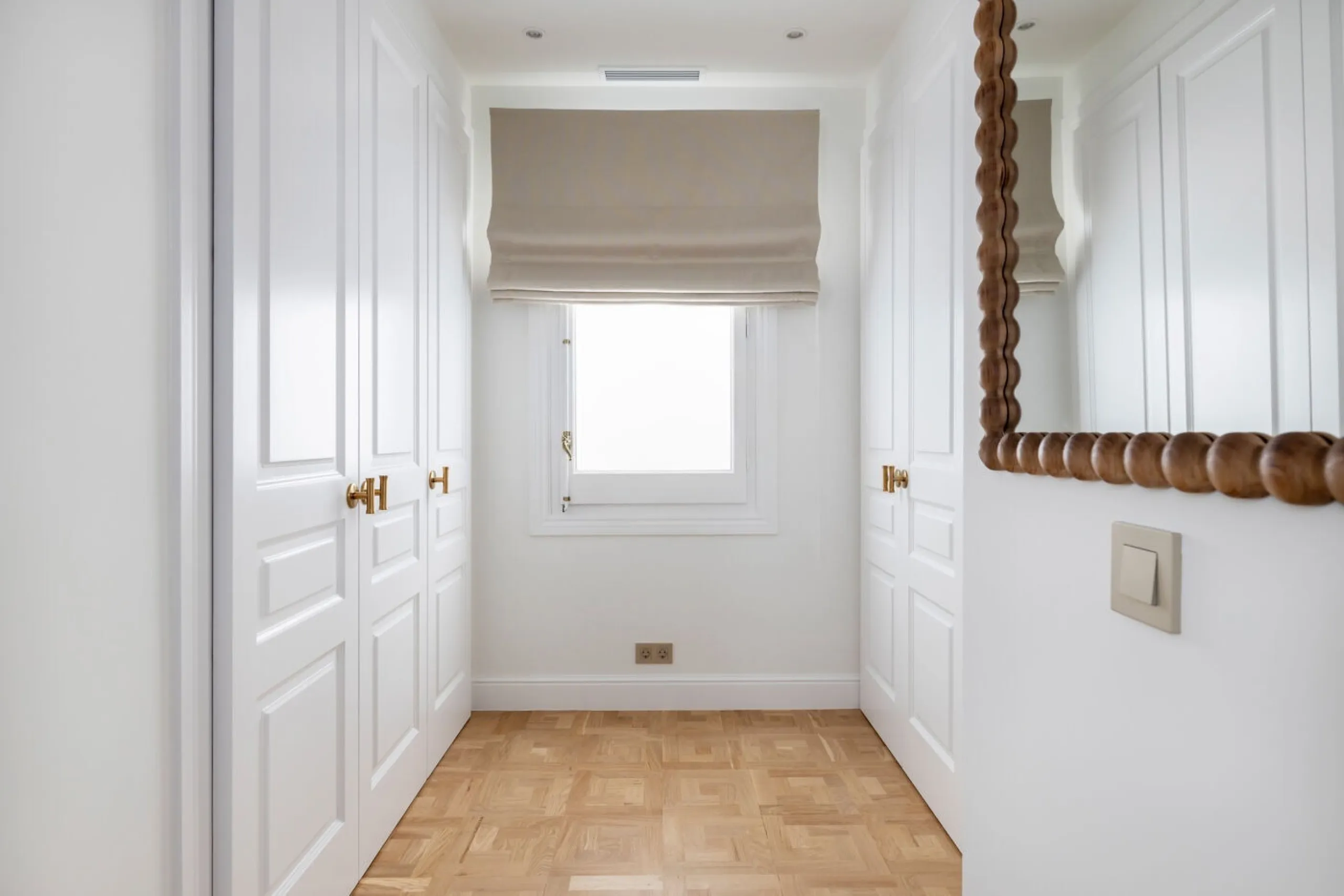 Modernist Gem in Sant Gervasi: Refurbished Apartment with Views and Three Suites, Barcelona