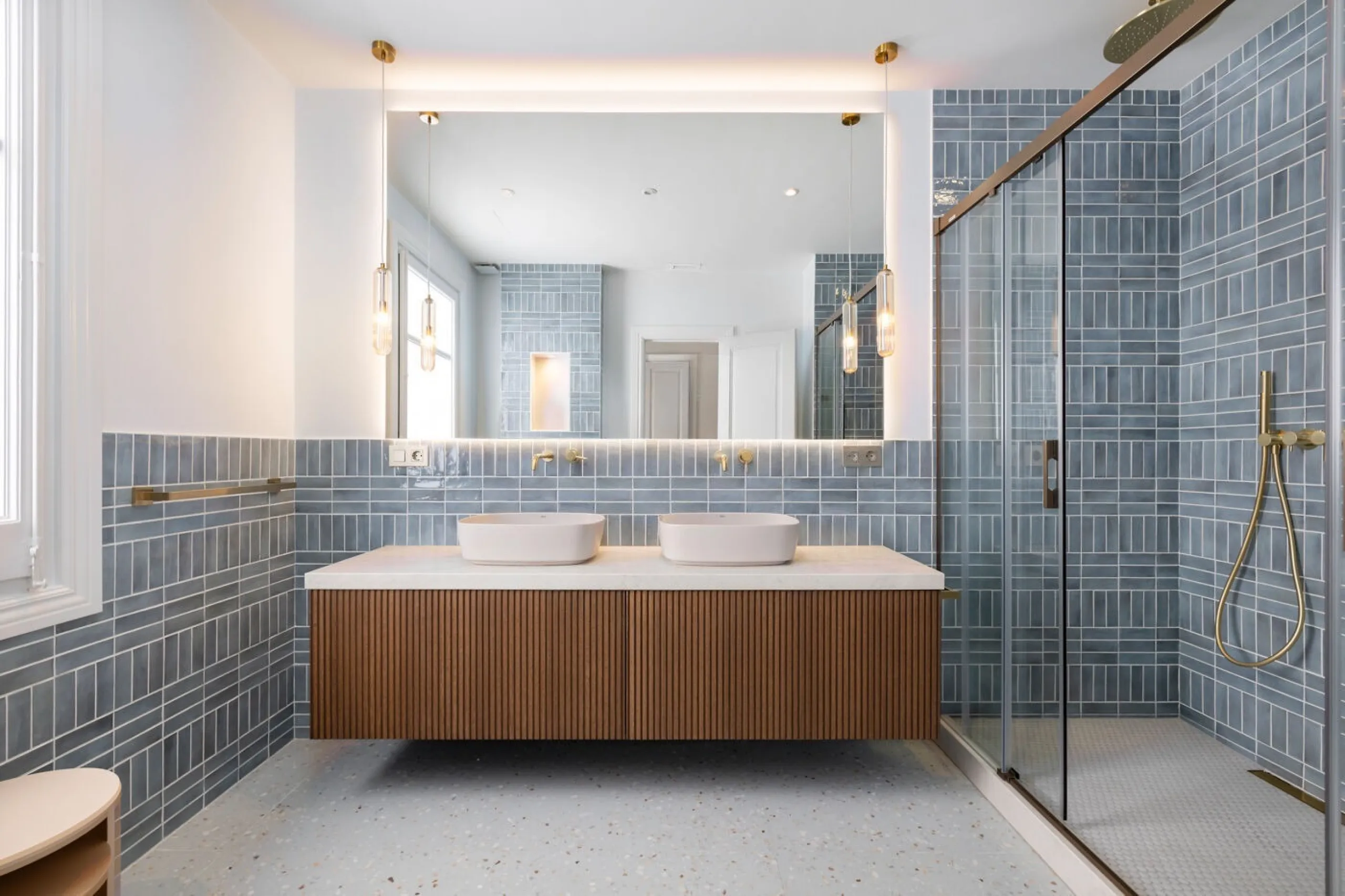 Modernist Gem in Sant Gervasi: Refurbished Apartment with Views and Three Suites, Barcelona