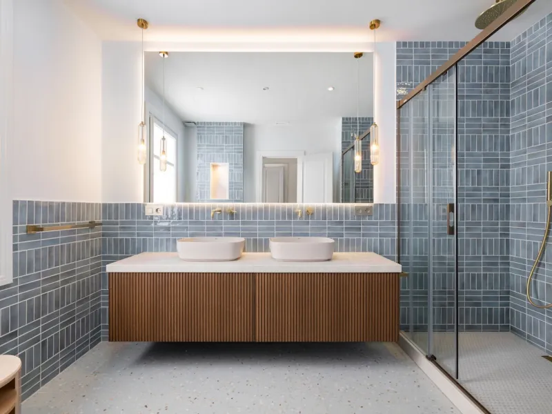 Modernist Gem in Sant Gervasi: Refurbished Apartment with Views and Three Suites, Barcelona