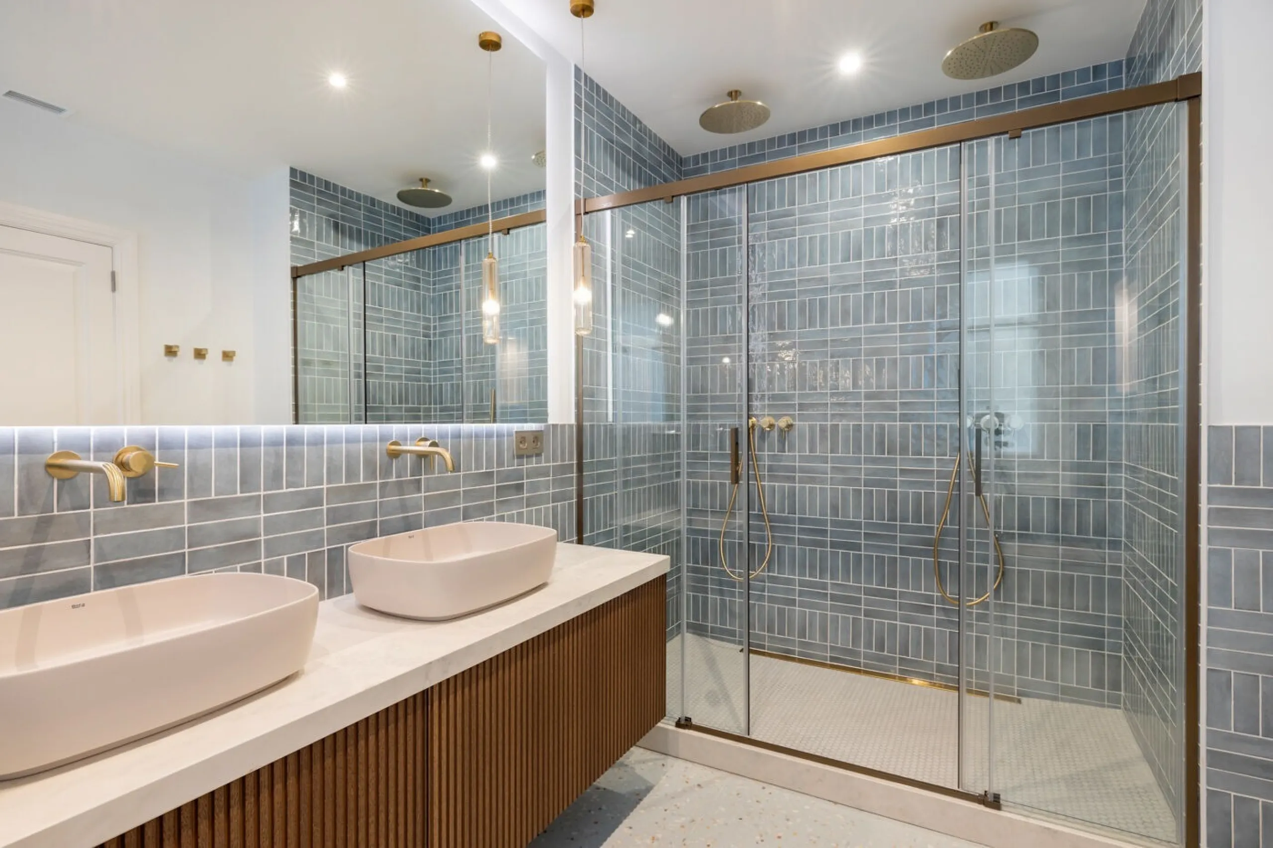 Modernist Gem in Sant Gervasi: Refurbished Apartment with Views and Three Suites, Barcelona