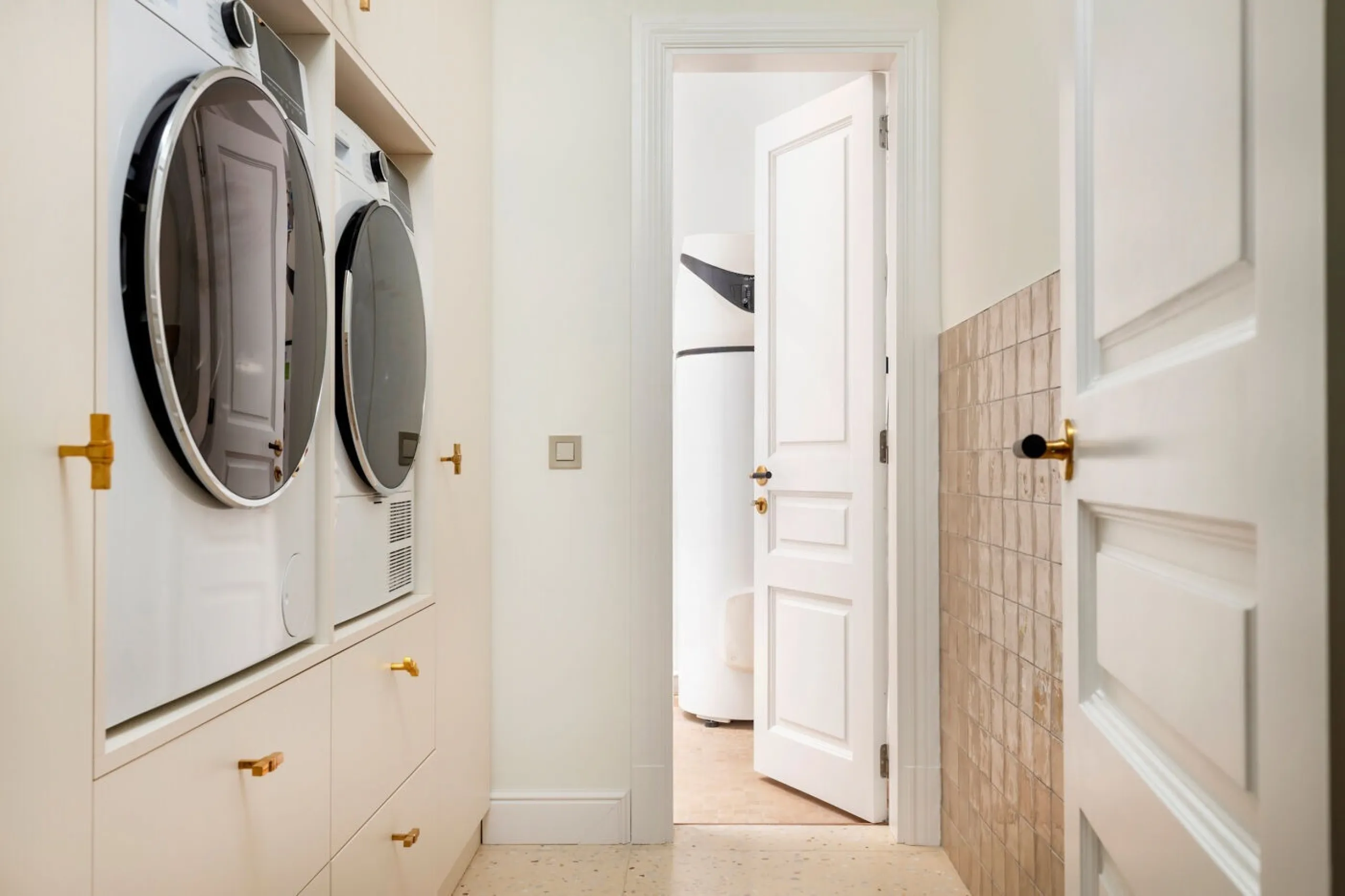 Modernist Gem in Sant Gervasi: Refurbished Apartment with Views and Three Suites, Barcelona