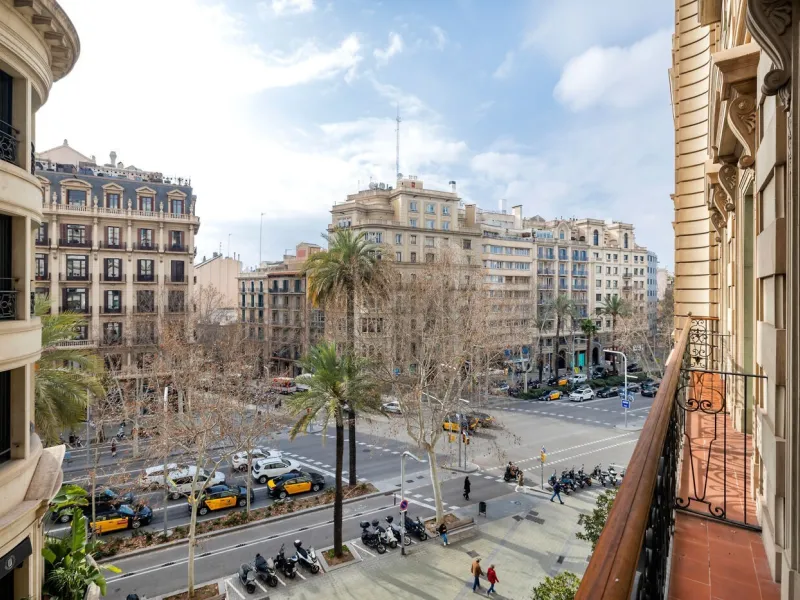Modernist Gem in Sant Gervasi: Refurbished Apartment with Views and Three Suites, Barcelona