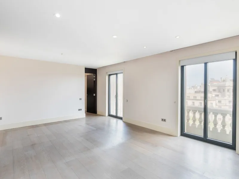 High-Floor Apartment Overlooking La Pedrera on Passeig de Gracia, Barcelona