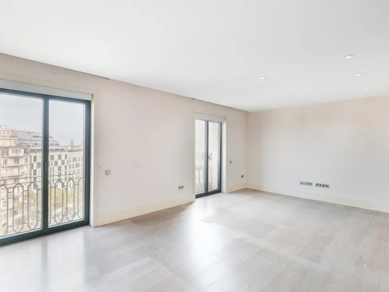 High-Floor Apartment Overlooking La Pedrera on Passeig de Gracia, Barcelona