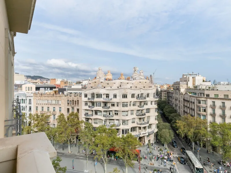 High-Floor Apartment Overlooking La Pedrera on Passeig de Gracia, Barcelona