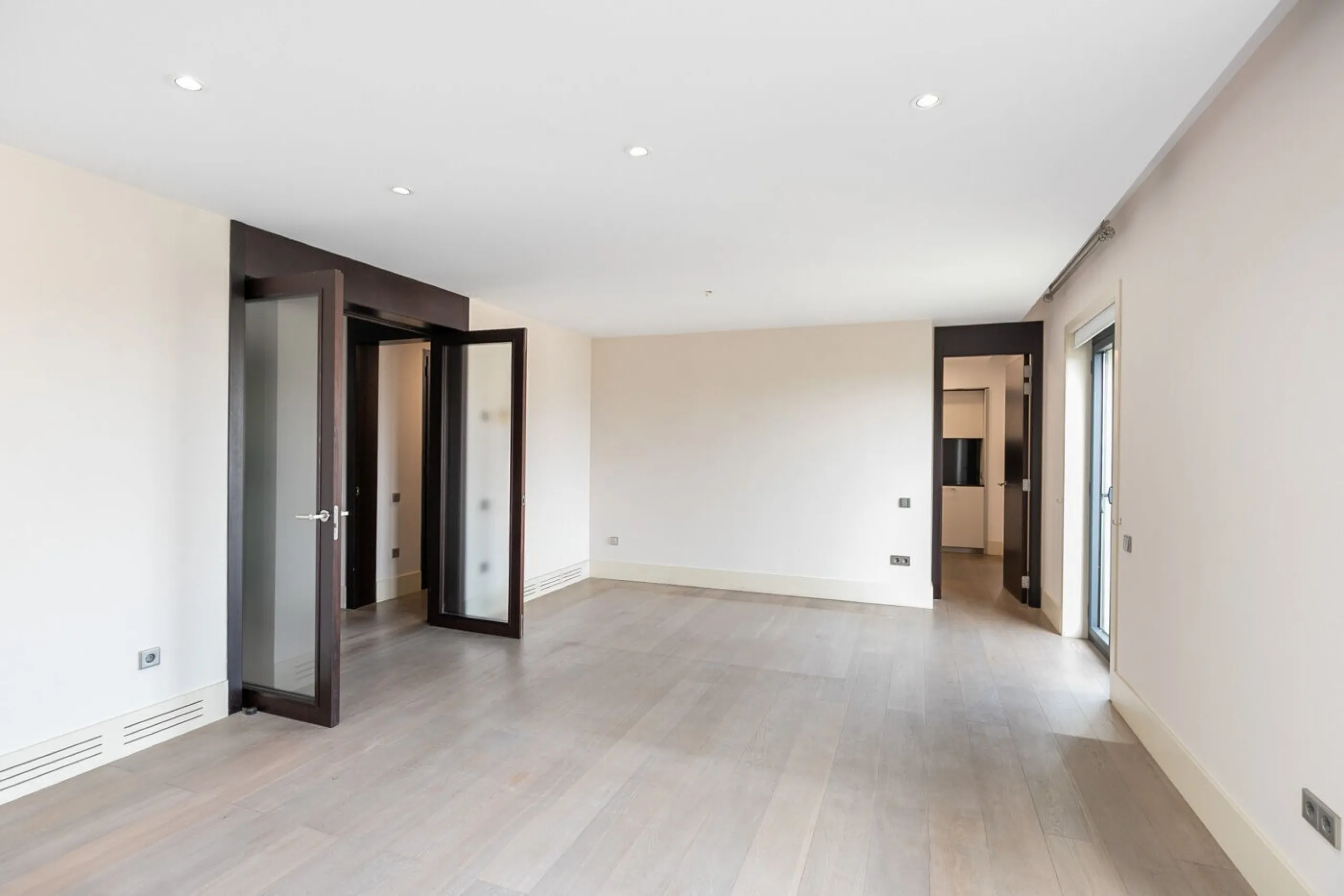 High-Floor Apartment Overlooking La Pedrera on Passeig de Gracia, Barcelona