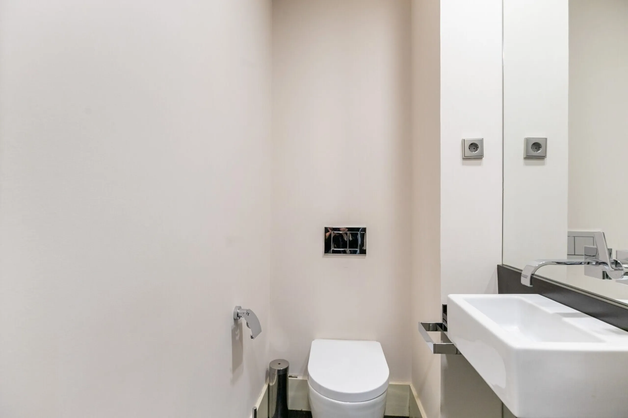 High-Floor Apartment Overlooking La Pedrera on Passeig de Gracia, Barcelona