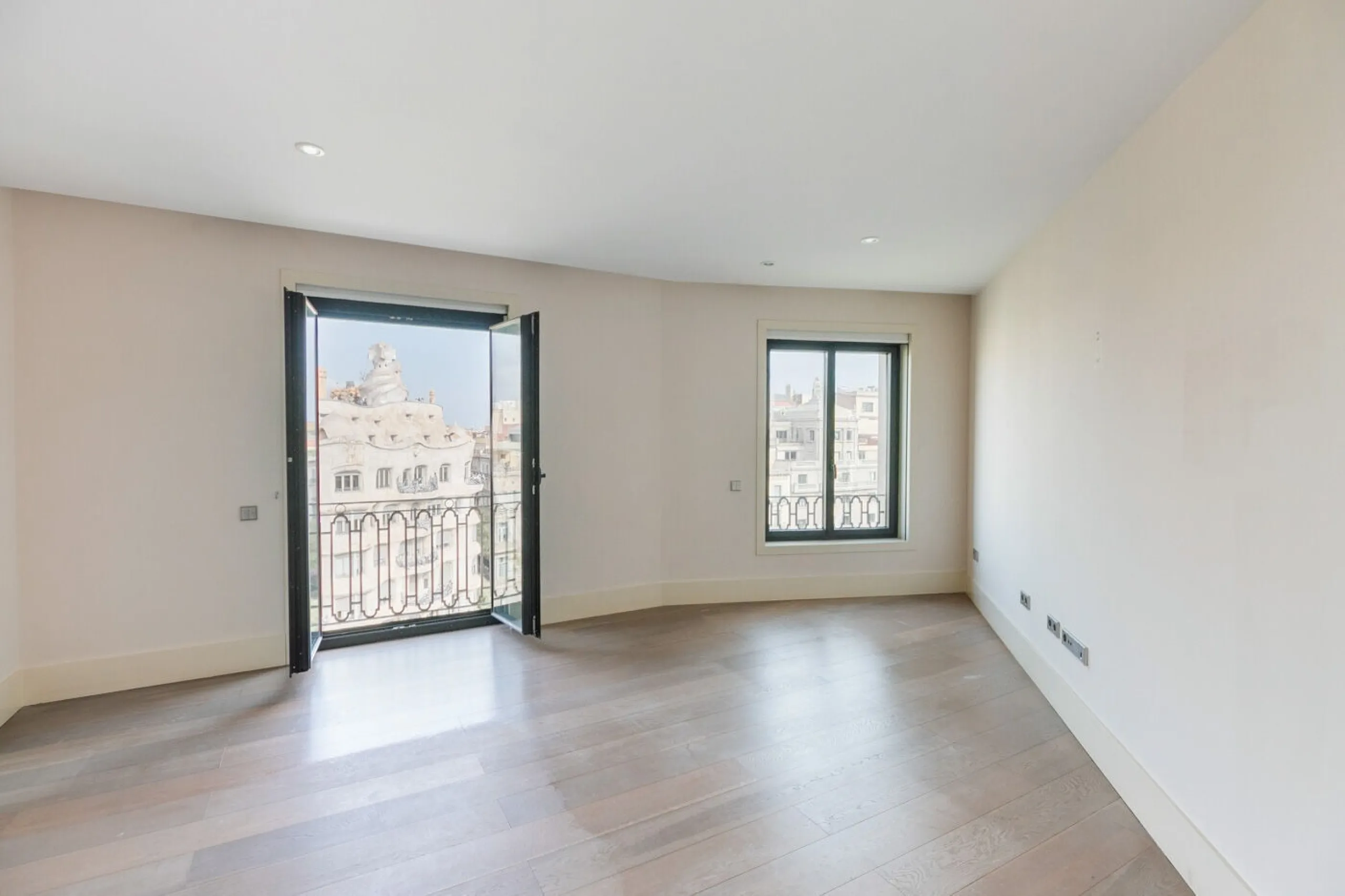 High-Floor Apartment Overlooking La Pedrera on Passeig de Gracia, Barcelona