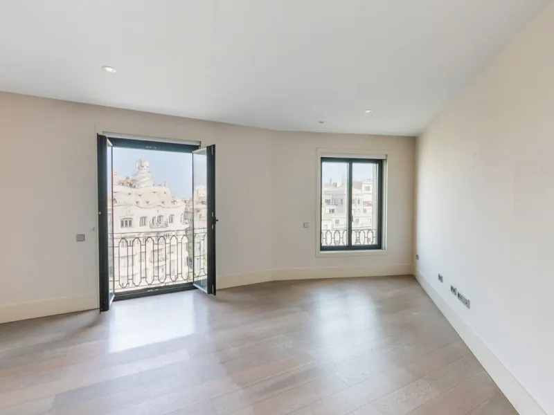 High-Floor Apartment Overlooking La Pedrera on Passeig de Gracia, Barcelona