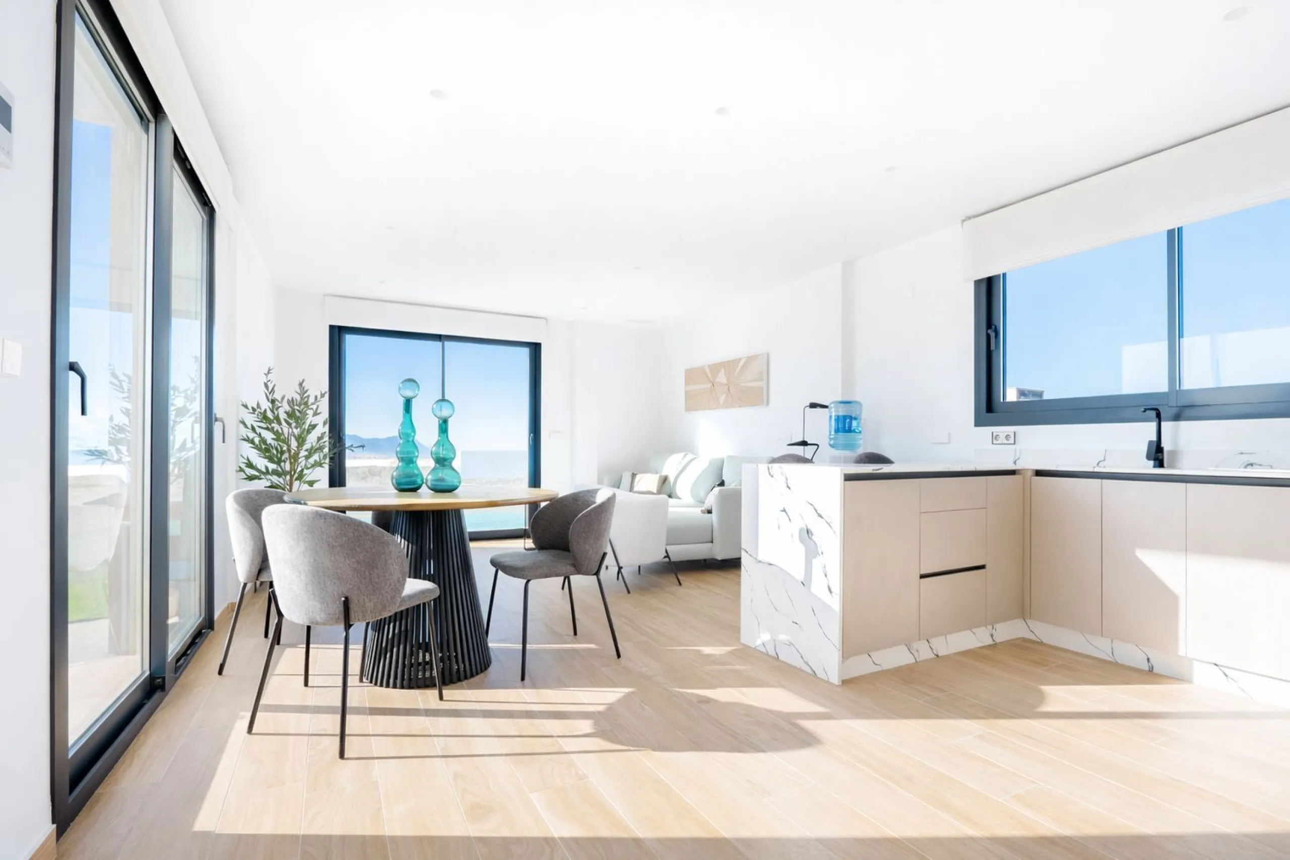 Отдельная вилла с частным бассейном и солярием на Коста-Бланке