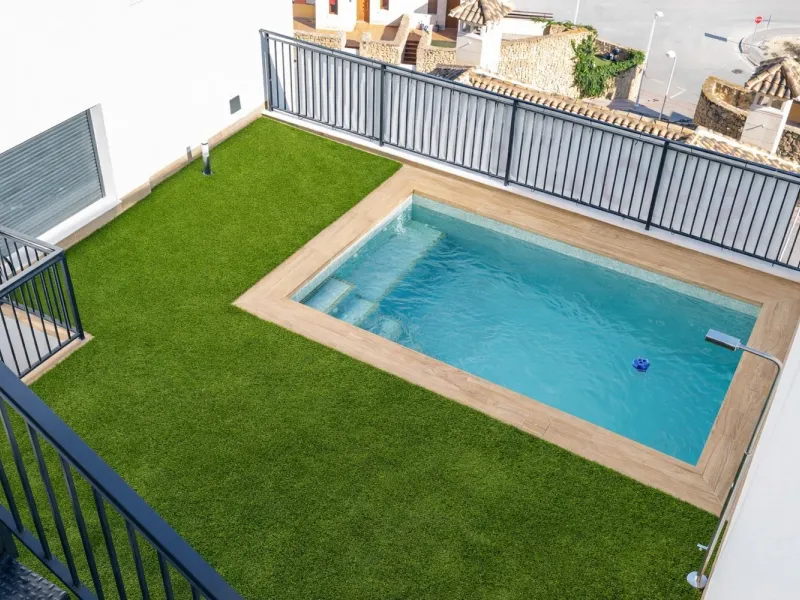 Villa independiente junto a campo de golf con piscina privada y solárium en La Finca Golf, Alicante