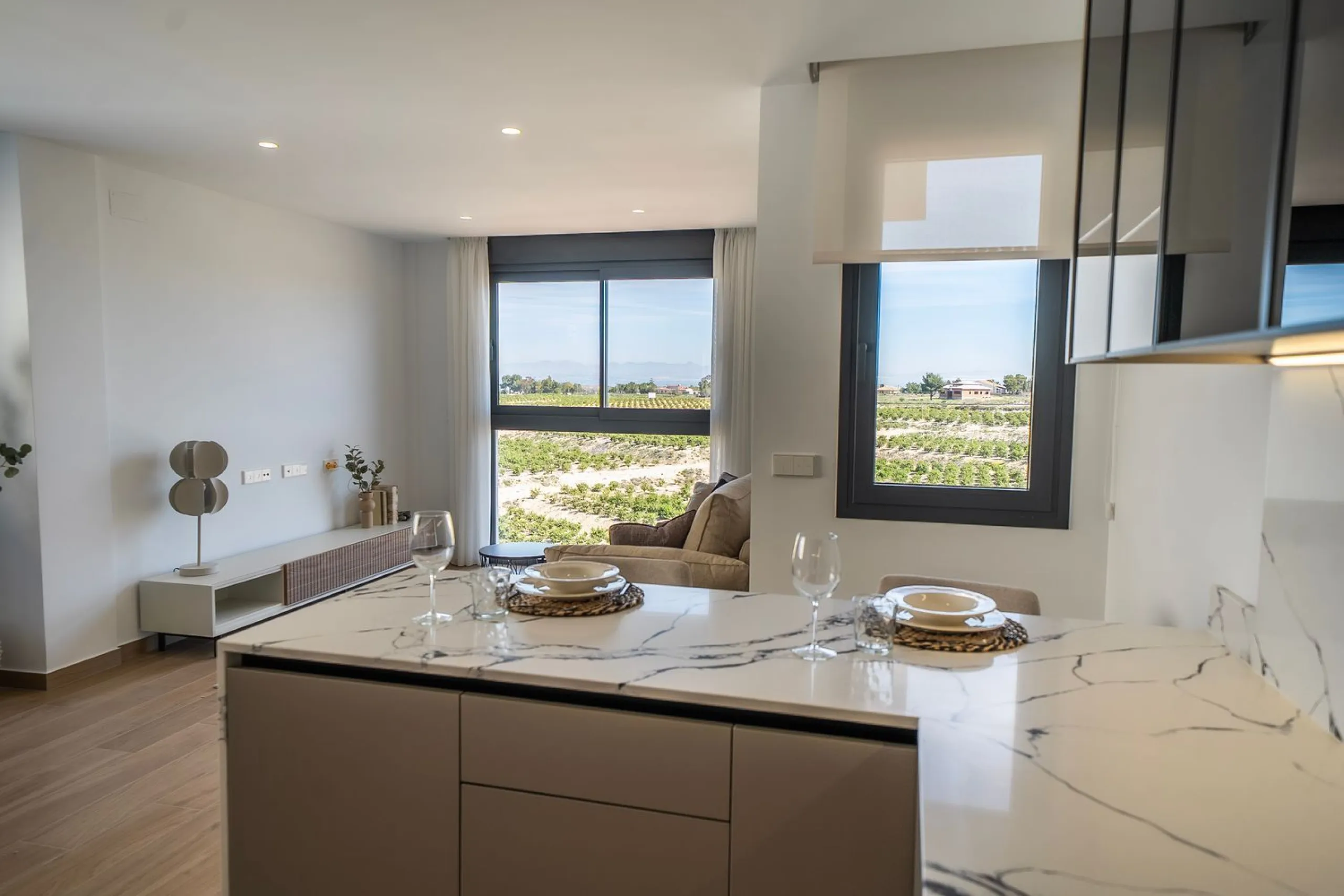 Villa independiente junto a campo de golf con piscina privada y solárium en La Finca Golf, Alicante