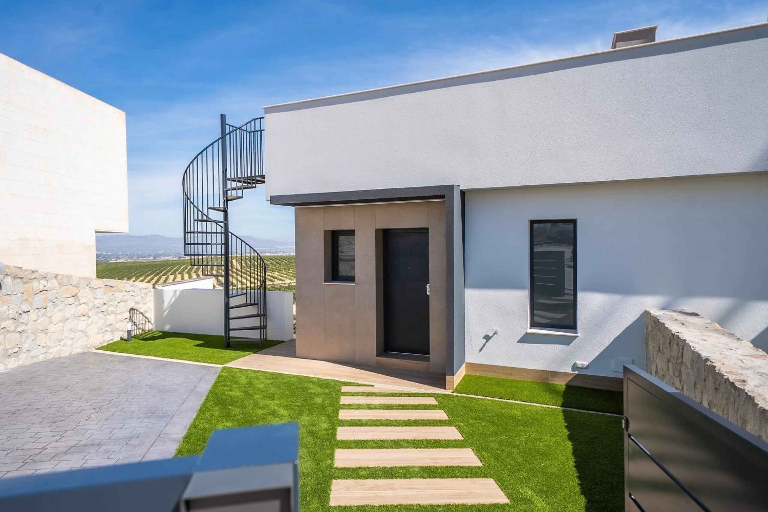 Villa independiente junto a campo de golf con piscina privada y solárium en La Finca Golf, Alicante