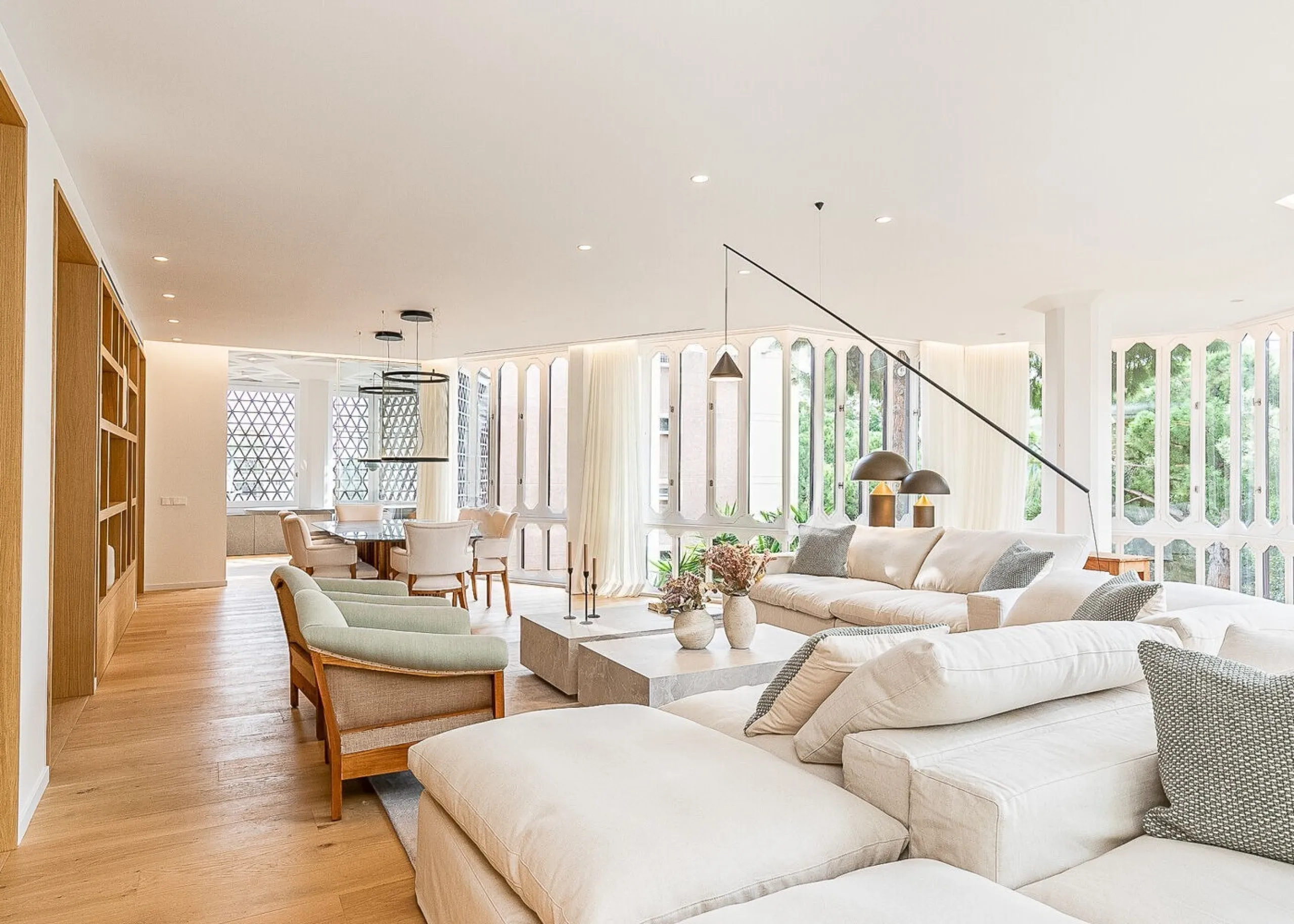 Fully Renovated High-End Apartment with Pool and Parking in Pedralbes, Barcelona