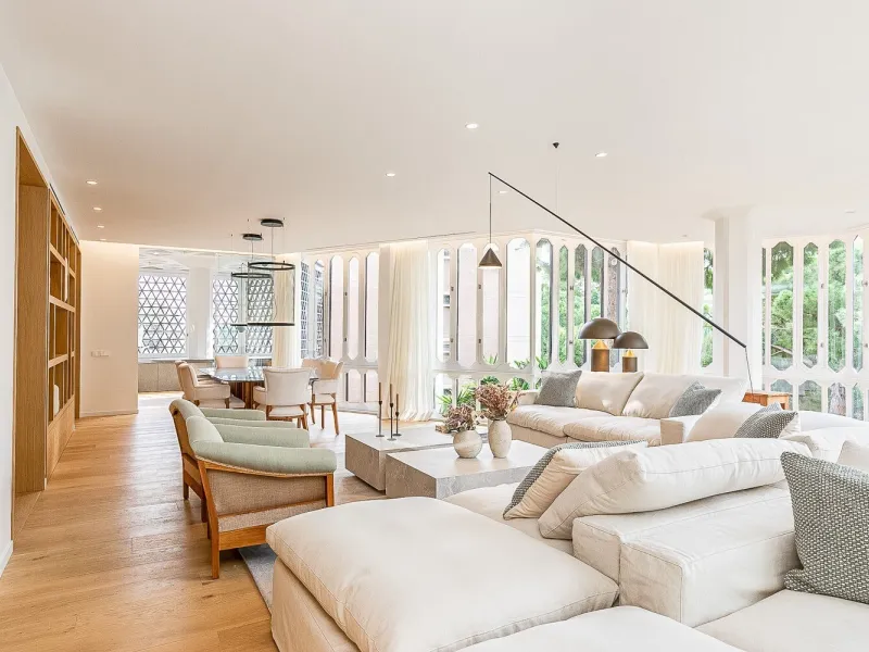 Fully Renovated High-End Apartment with Pool and Parking in Pedralbes, Barcelona
