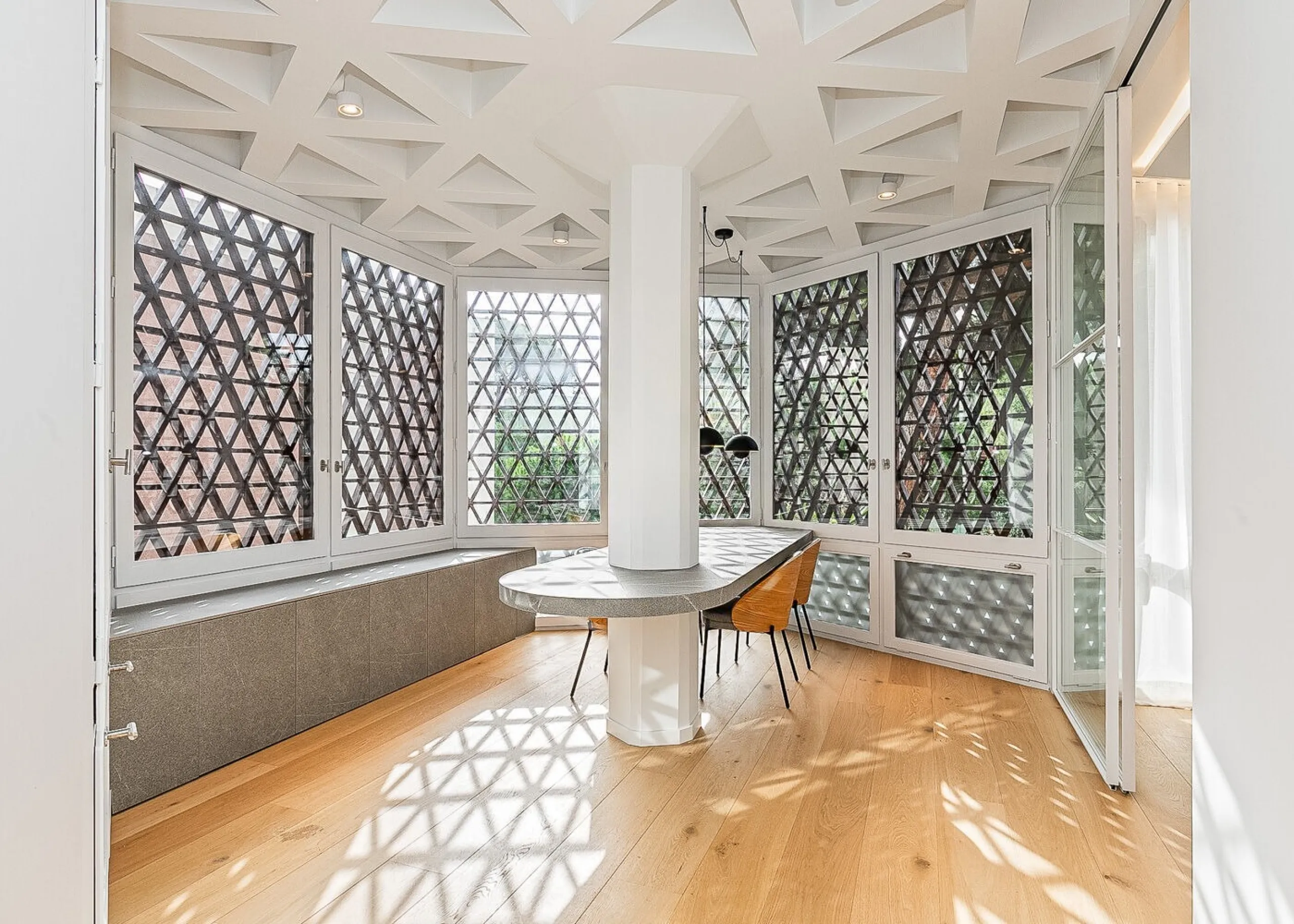Fully Renovated High-End Apartment with Pool and Parking in Pedralbes, Barcelona