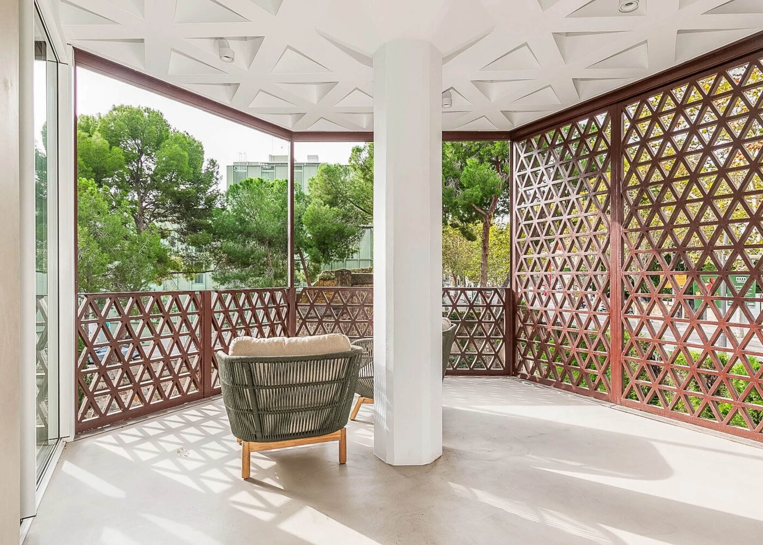 Fully Renovated High-End Apartment with Pool and Parking in Pedralbes, Barcelona