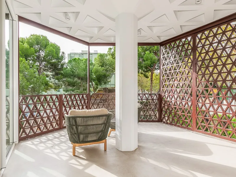 Fully Renovated High-End Apartment with Pool and Parking in Pedralbes, Barcelona