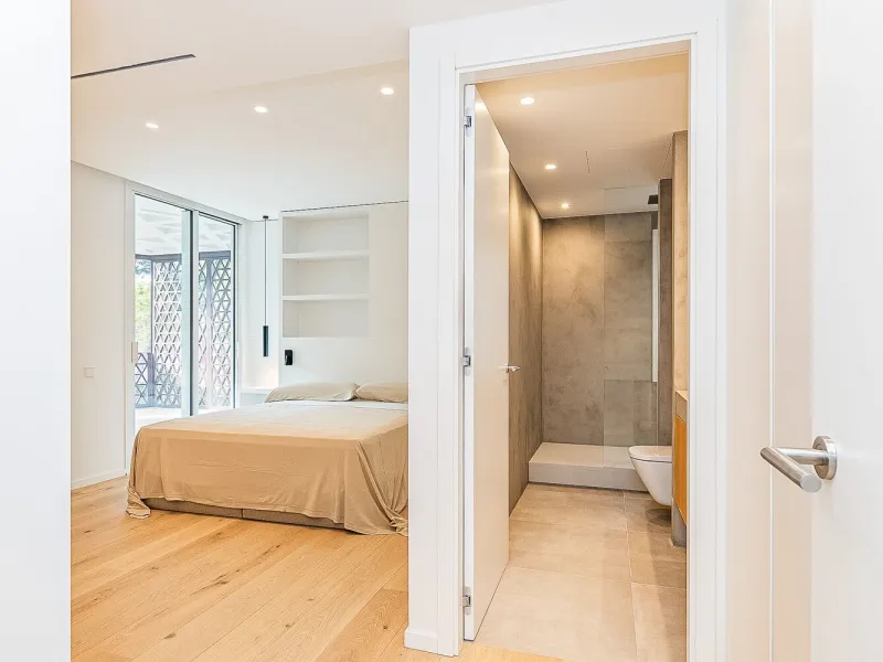 Fully Renovated High-End Apartment with Pool and Parking in Pedralbes, Barcelona