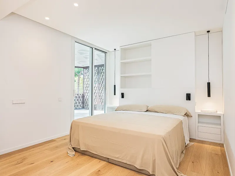 Fully Renovated High-End Apartment with Pool and Parking in Pedralbes, Barcelona