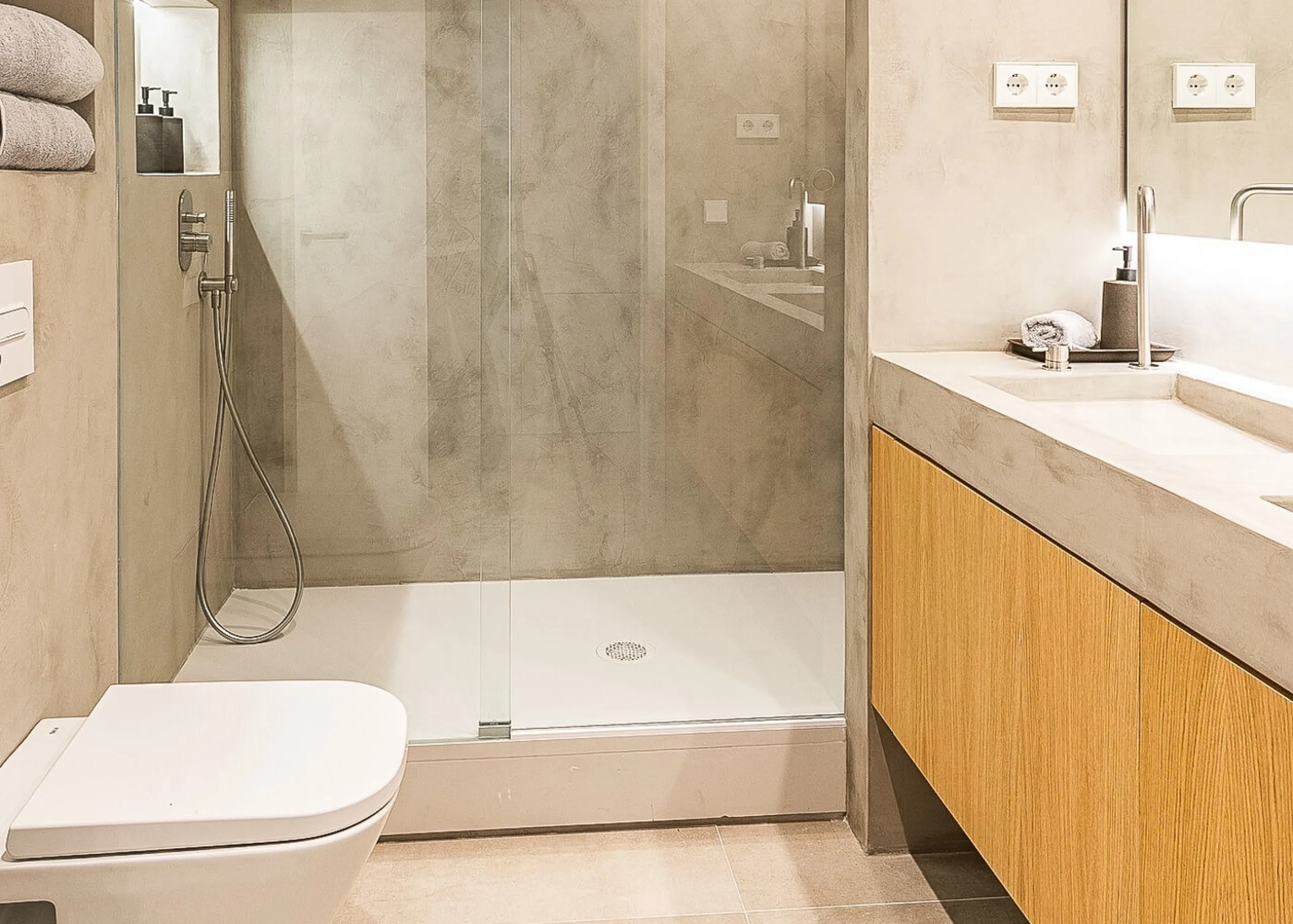 Fully Renovated High-End Apartment with Pool and Parking in Pedralbes, Barcelona