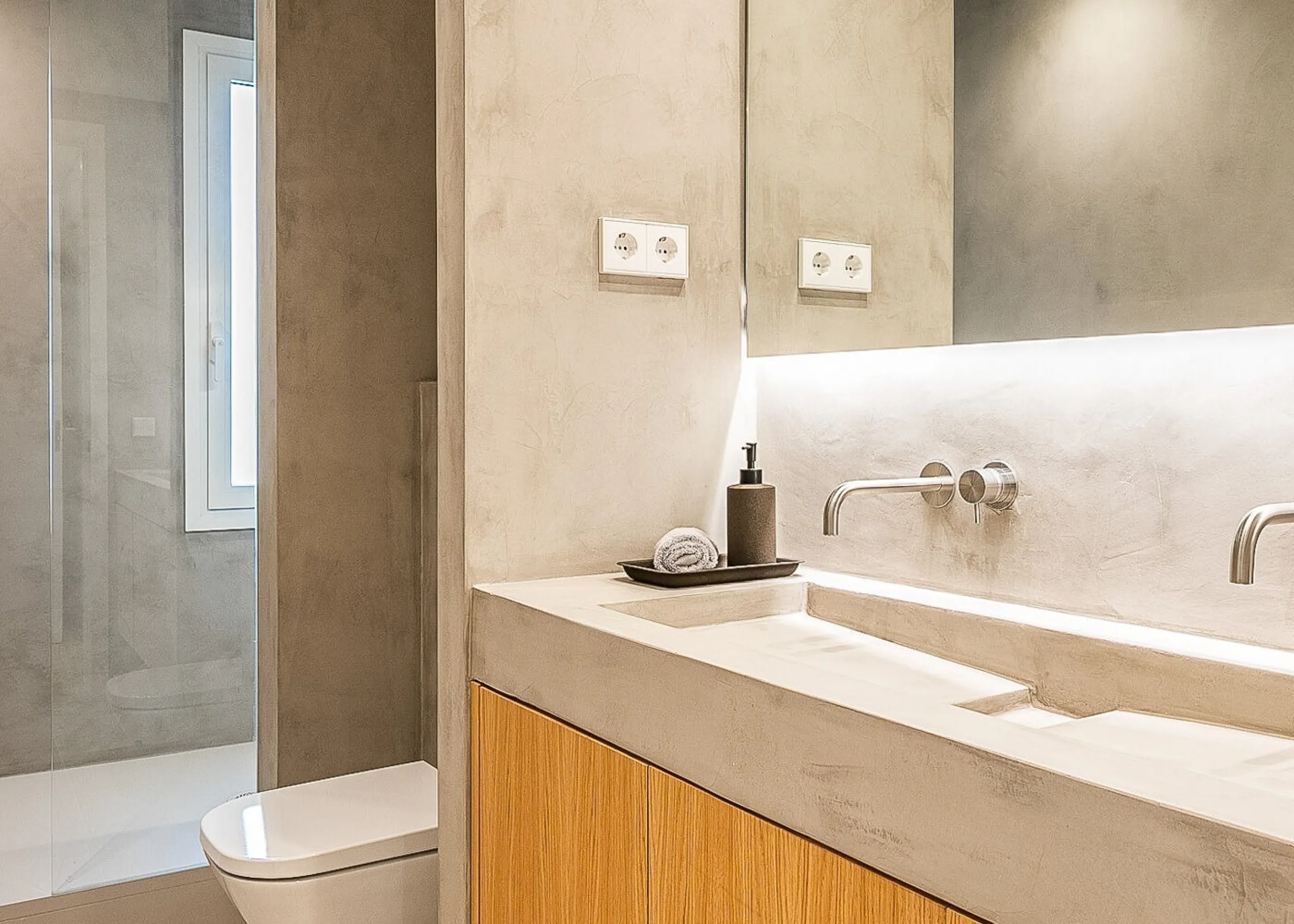 Fully Renovated High-End Apartment with Pool and Parking in Pedralbes, Barcelona