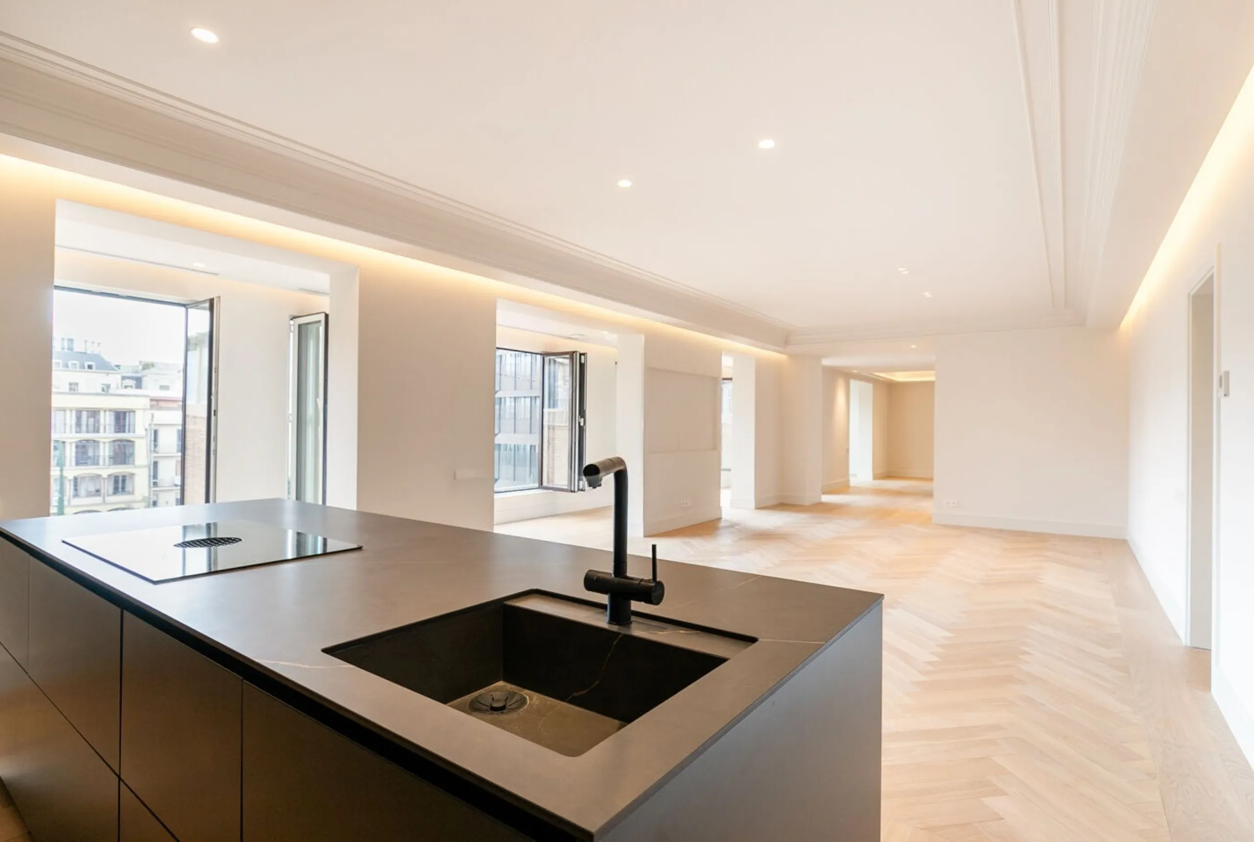 Exclusivo piso reformado con terraza en el corazón del Eixample, a pasos del Passeig de Gracia, Barcelona