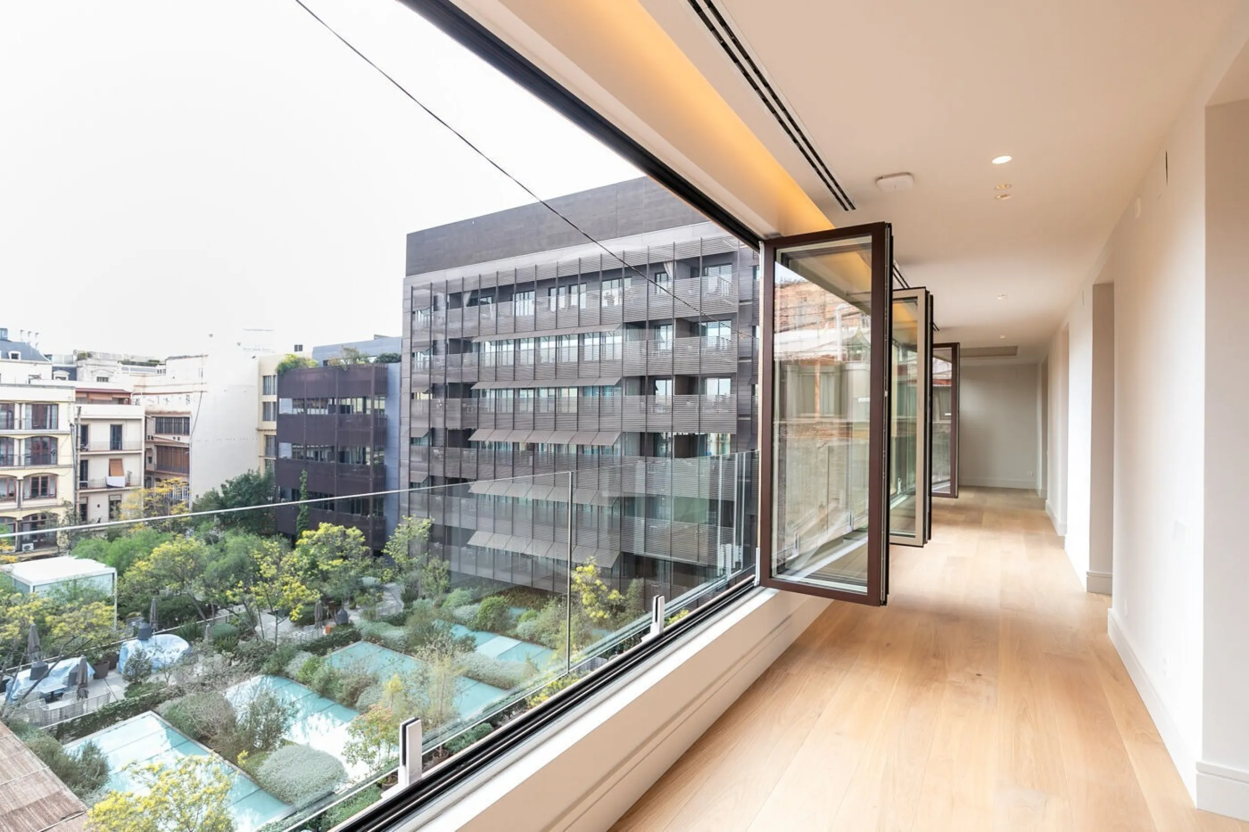 Exclusivo piso reformado con terraza en el corazón del Eixample, a pasos del Passeig de Gracia, Barcelona