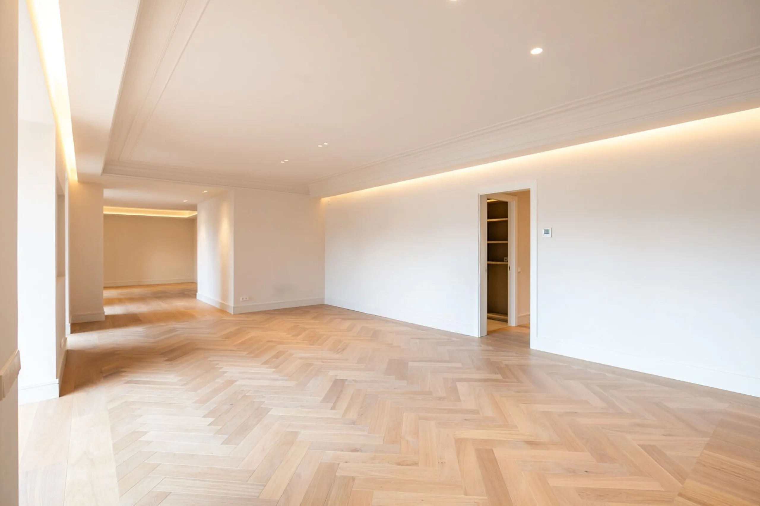 Exclusivo piso reformado con terraza en el corazón del Eixample, a pasos del Passeig de Gracia, Barcelona