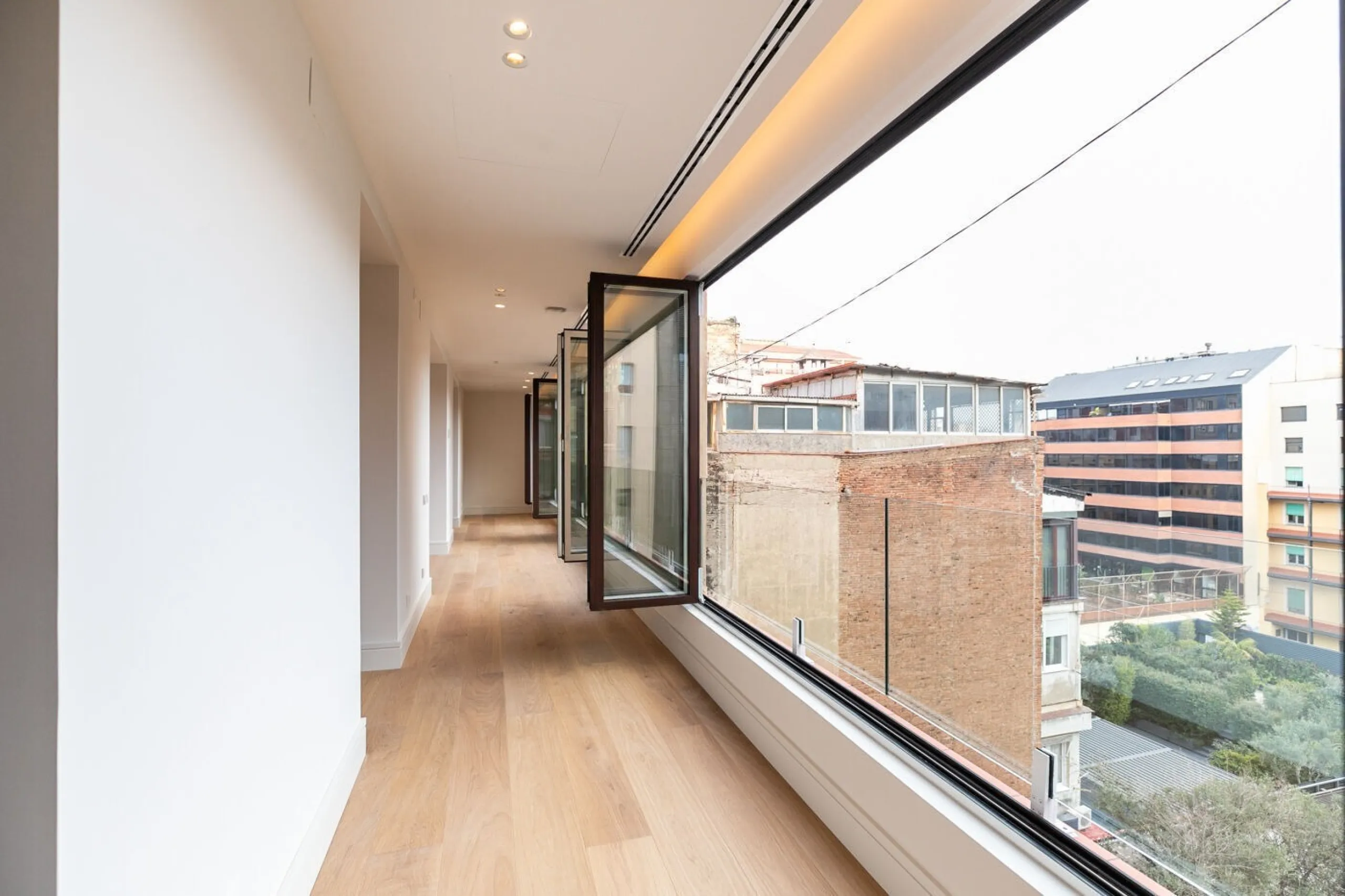 Exclusivo piso reformado con terraza en el corazón del Eixample, a pasos del Passeig de Gracia, Barcelona