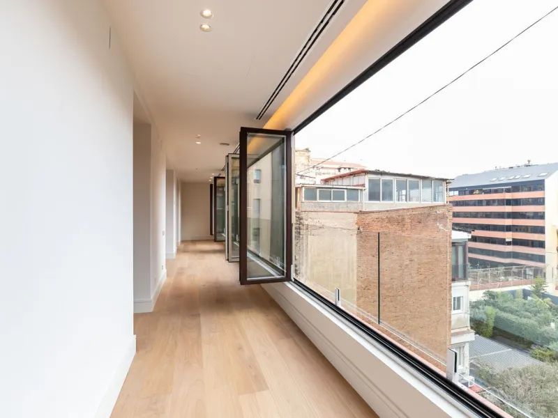 Exclusivo piso reformado con terraza en el corazón del Eixample, a pasos del Passeig de Gracia, Barcelona