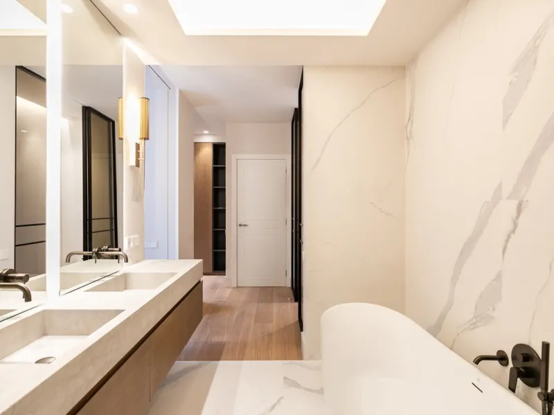Exclusivo piso reformado con terraza en el corazón del Eixample, a pasos del Passeig de Gracia, Barcelona