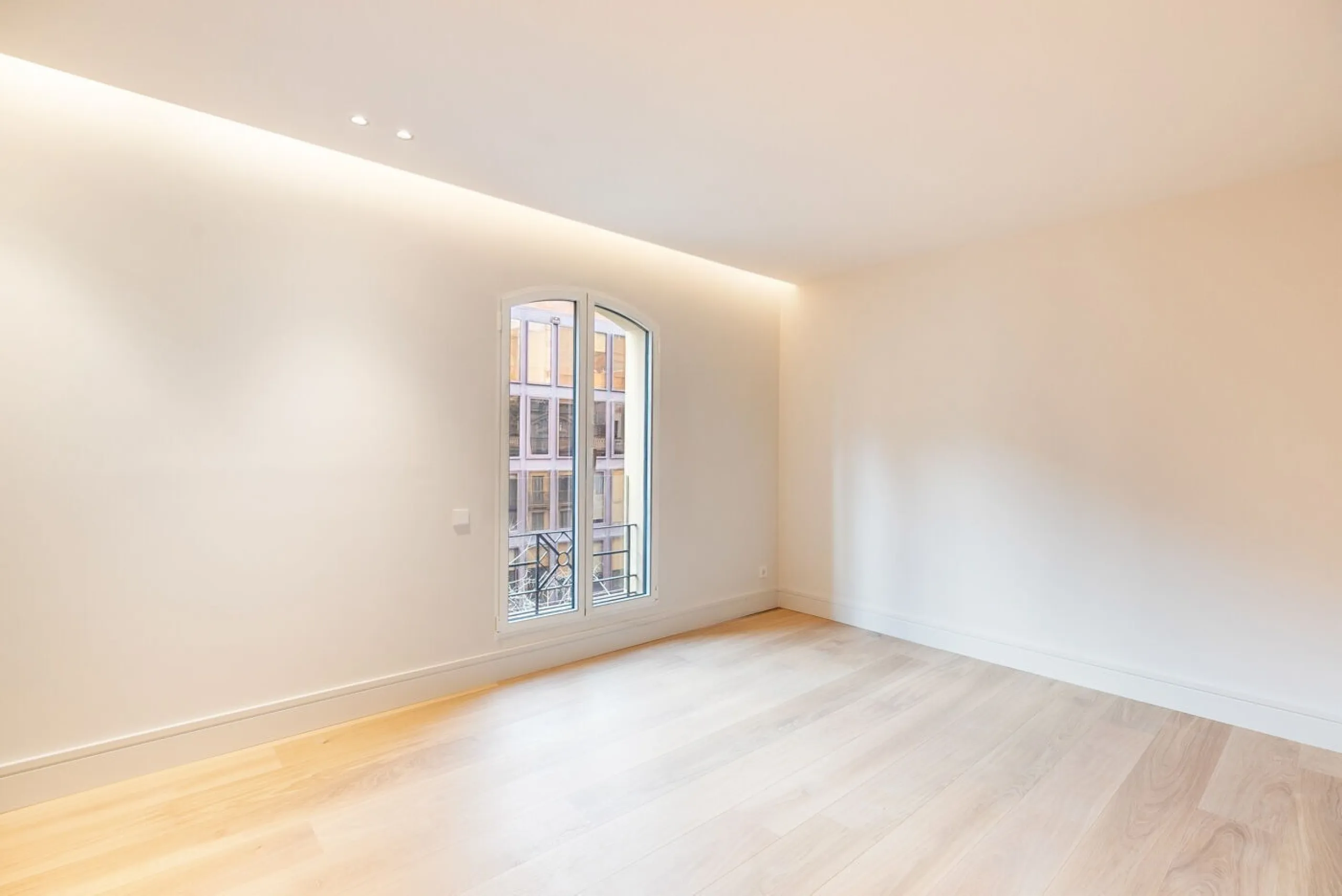 Exclusivo piso reformado con terraza en el corazón del Eixample, a pasos del Passeig de Gracia, Barcelona