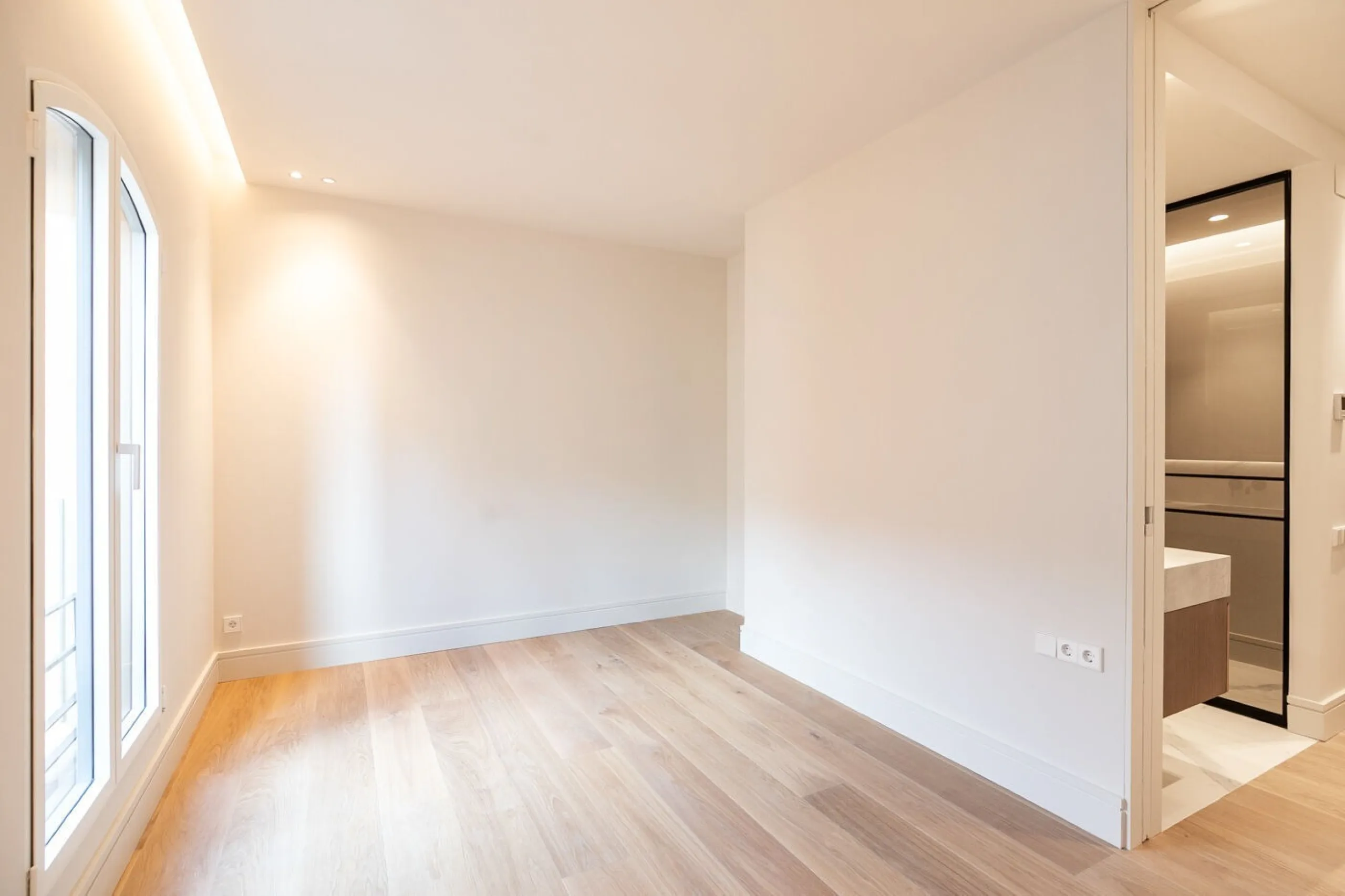 Exclusivo piso reformado con terraza en el corazón del Eixample, a pasos del Passeig de Gracia, Barcelona