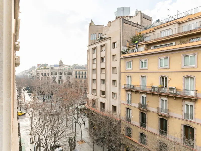Exclusivo piso reformado con terraza en el corazón del Eixample, a pasos del Passeig de Gracia, Barcelona