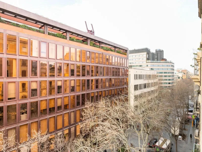 Exclusivo piso reformado con terraza en el corazón del Eixample, a pasos del Passeig de Gracia, Barcelona