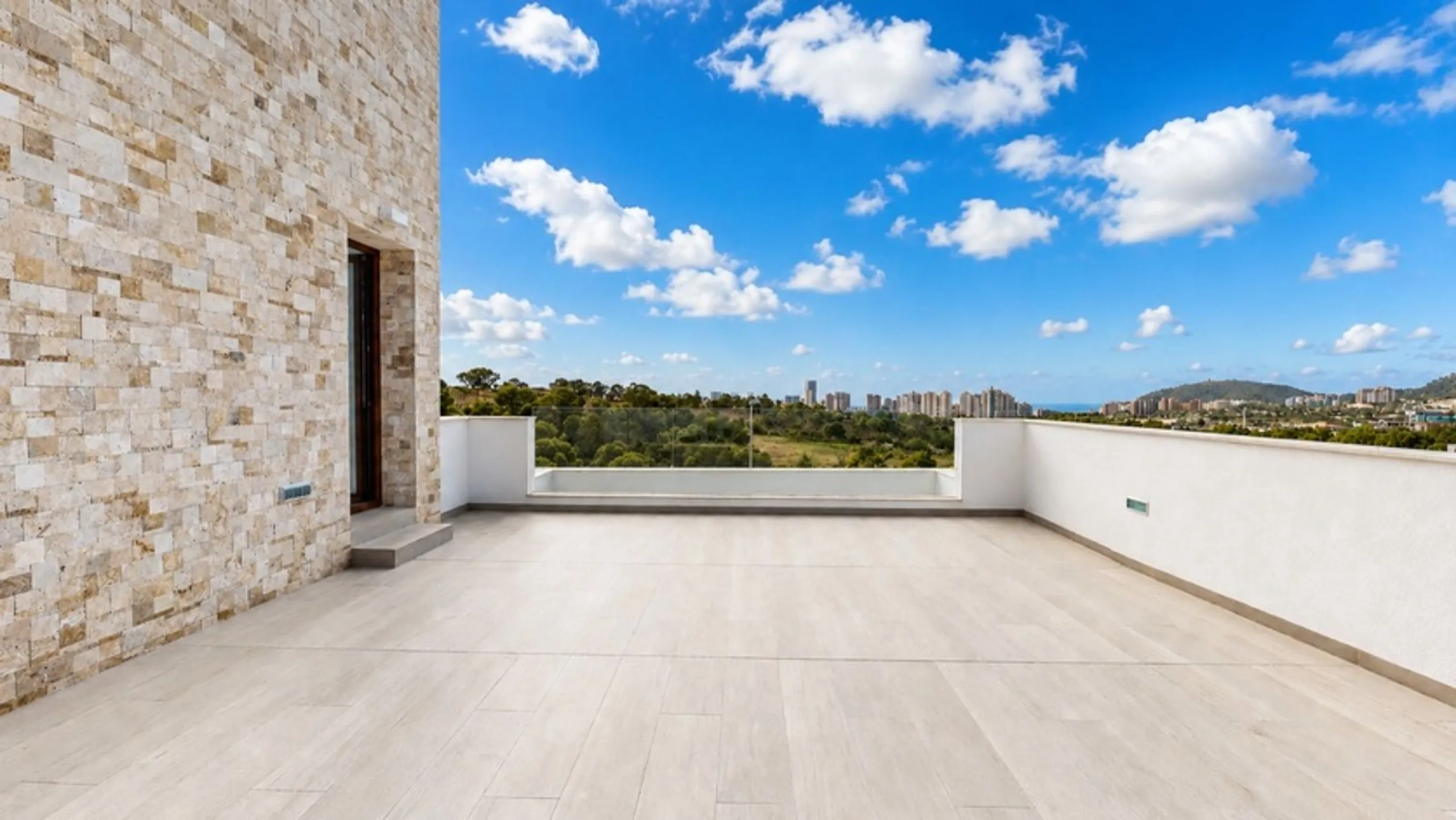 Современное шале с видом на море в Finestrat, Alicante
