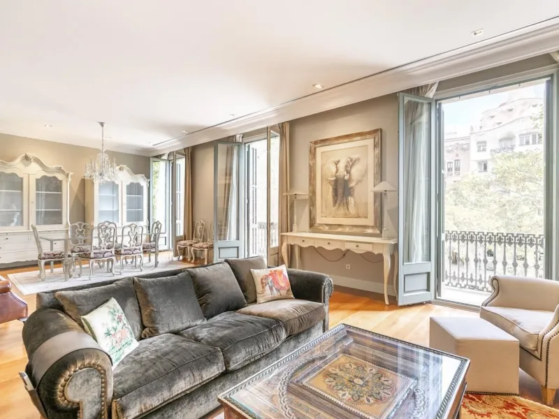 Elegant Apartment Overlooking Gaudí’s La Pedrera on Passeig de Gracia in Eixample, Barcelona