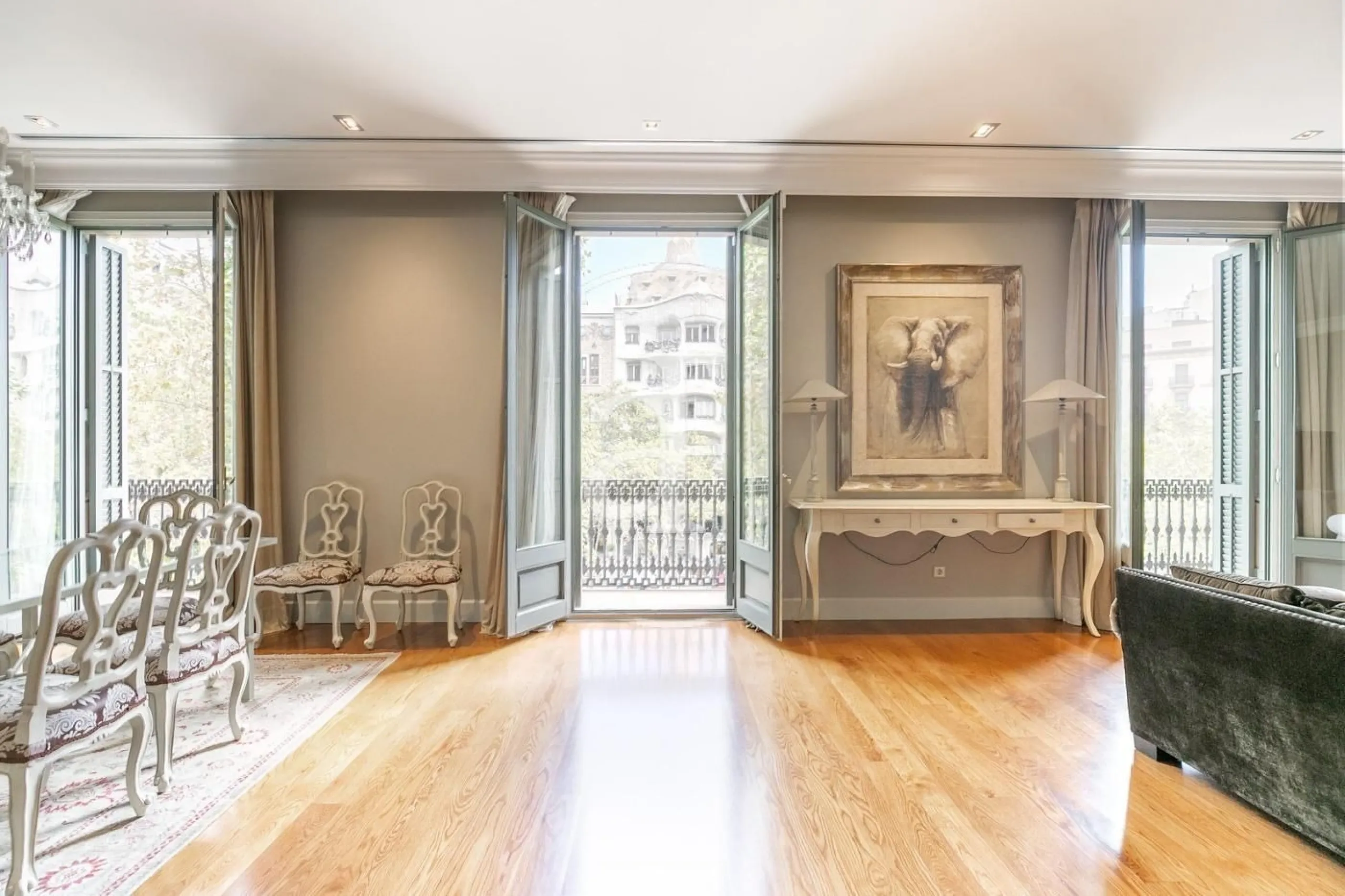 Elegant Apartment Overlooking Gaudí’s La Pedrera on Passeig de Gracia in Eixample, Barcelona