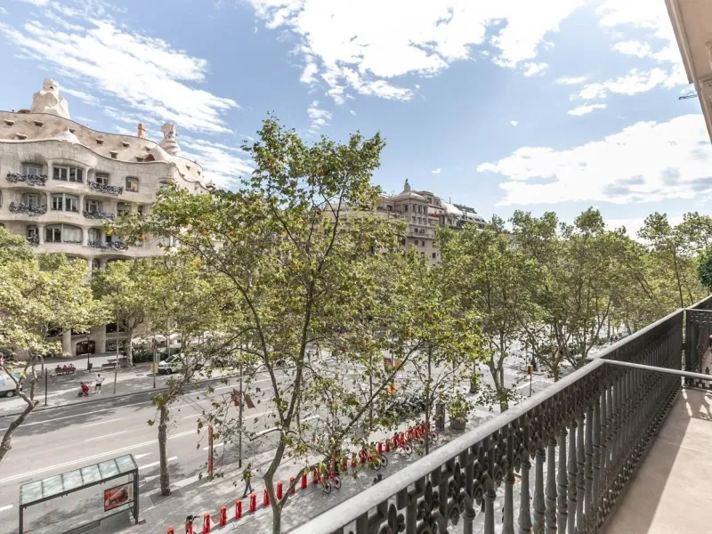 Elegant Apartment Overlooking Gaudí’s La Pedrera on Passeig de Gracia in Eixample, Barcelona